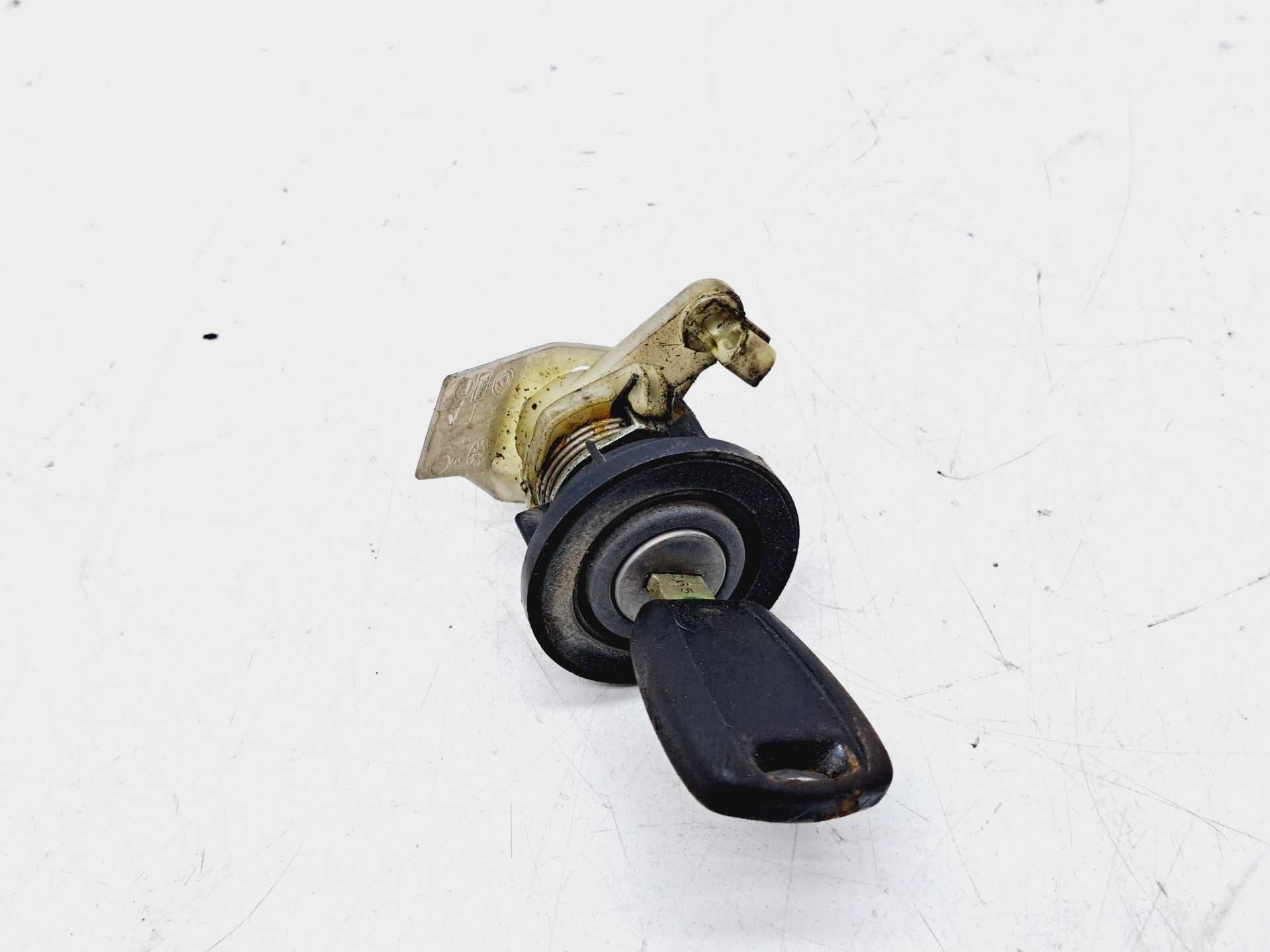 Recambio de bombin porton trasero para fiat linea (110) 1.3 16v jtd cat referencia OEM IAM   