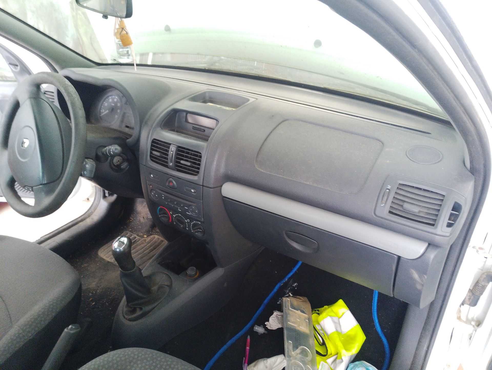 Recambio de salpicadero para renault clio ii (bb_, cb_) 1.5 dci (b/c2j) referencia OEM IAM   