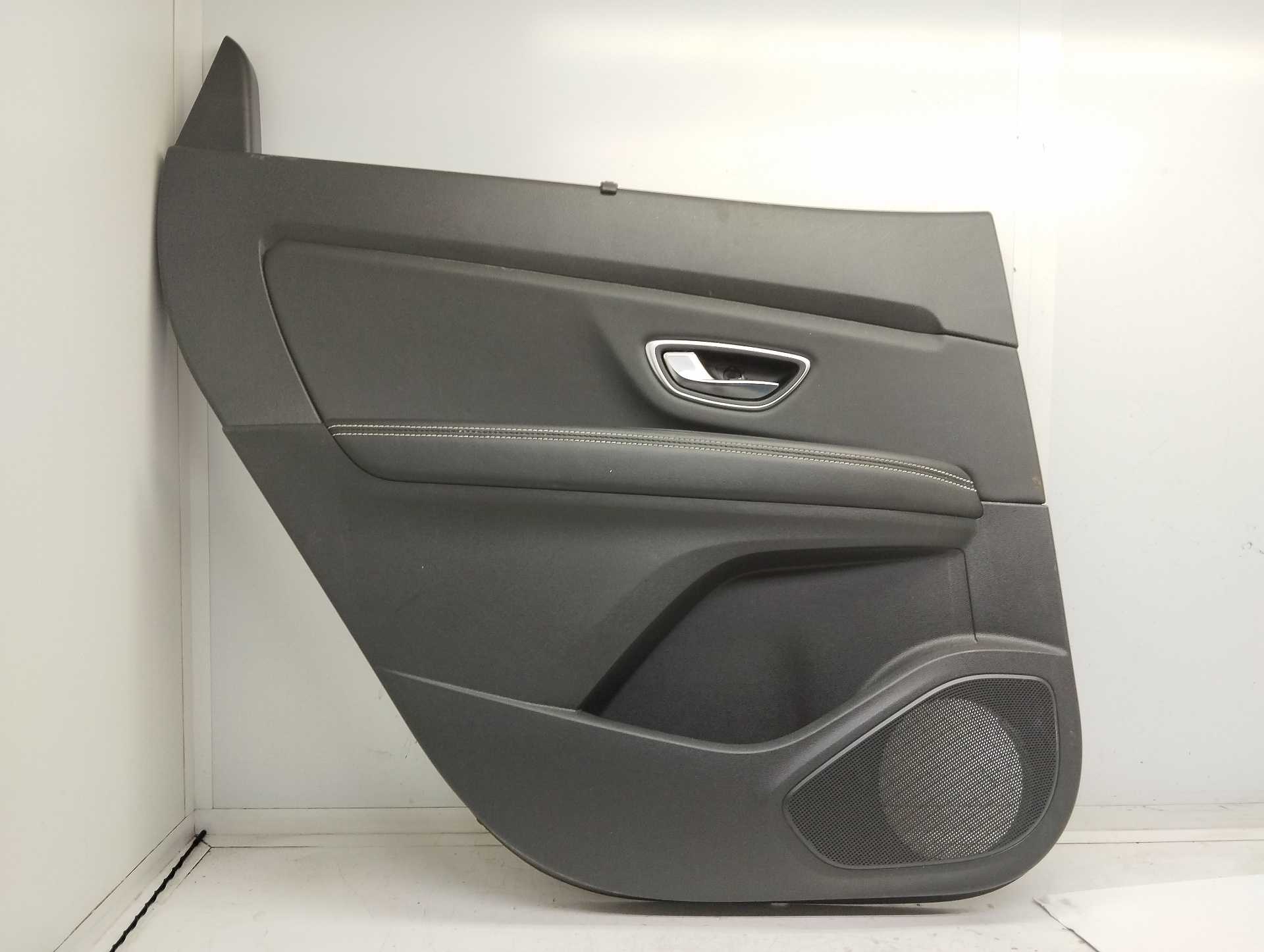 Recambio de guarnecido puerta trasera izquierda para renault scenic iv black edition referencia OEM IAM 829A15453R  