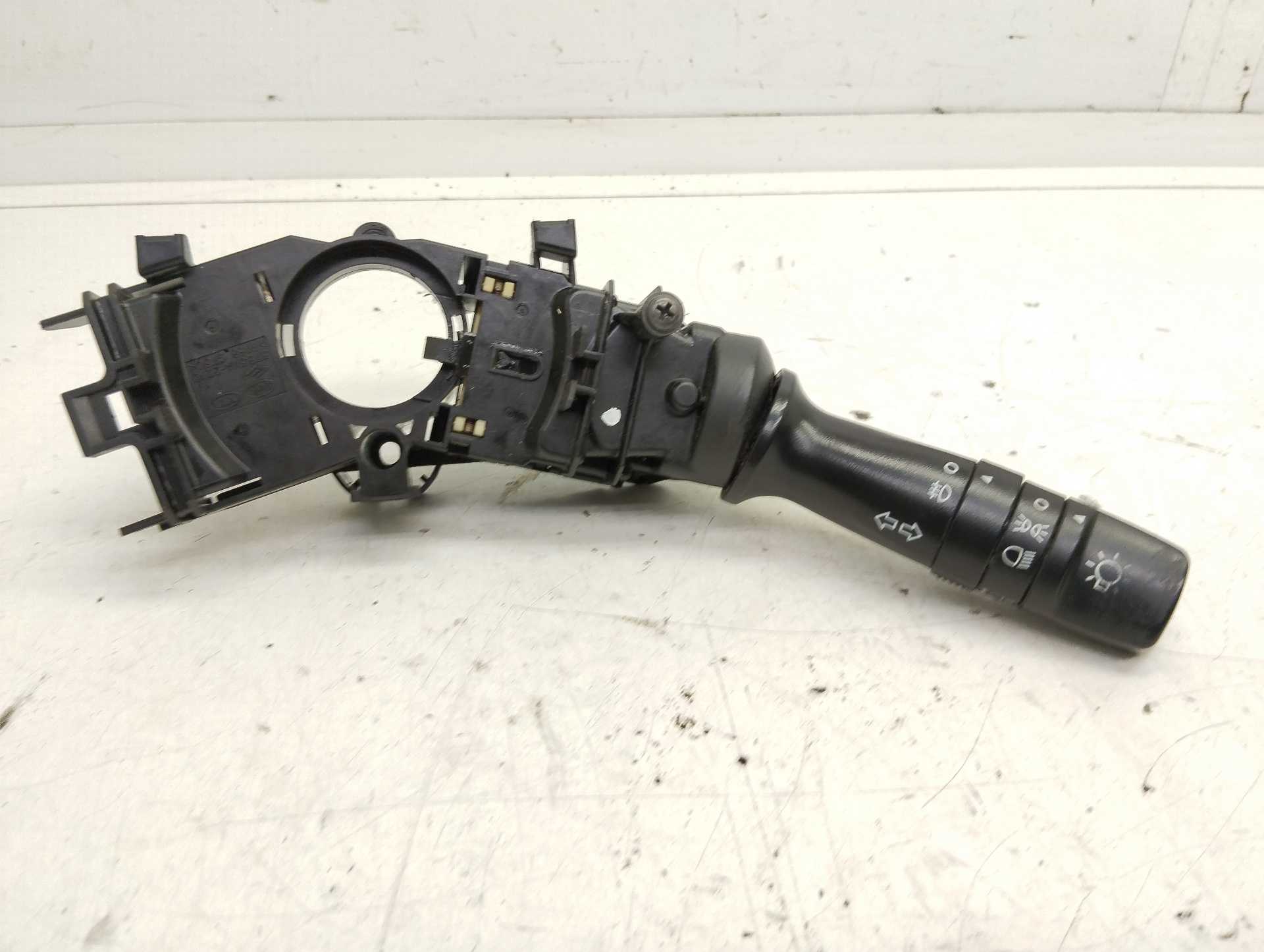 Recambio de mando luces para kia cee´d drive referencia OEM IAM   