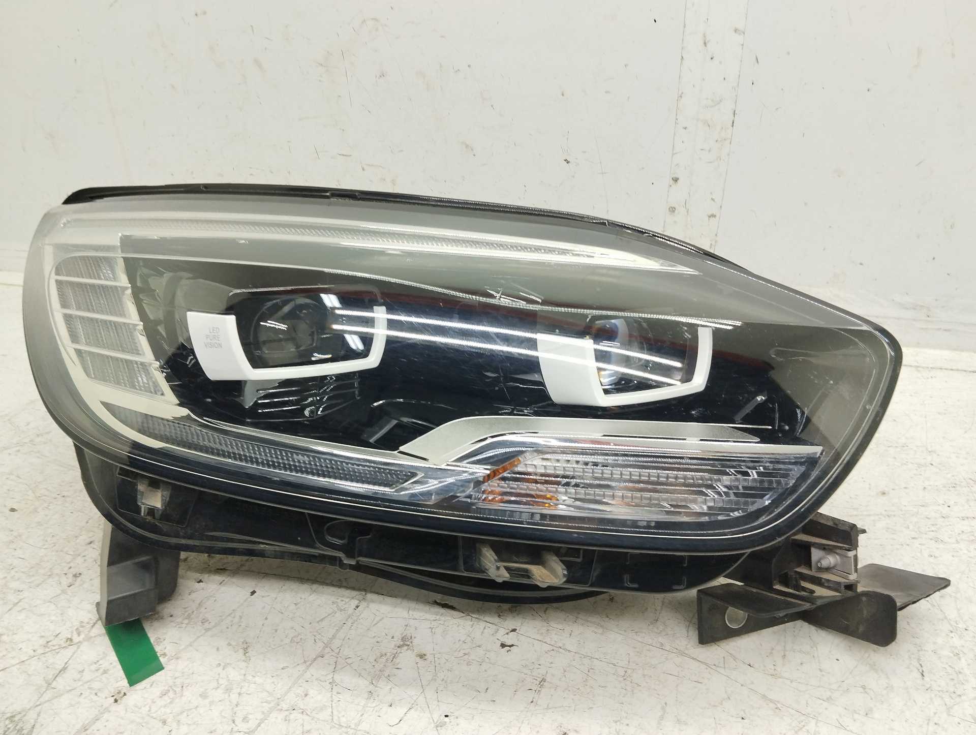 Recambio de faro derecho para renault scenic iv zen referencia OEM IAM 260109047R  
