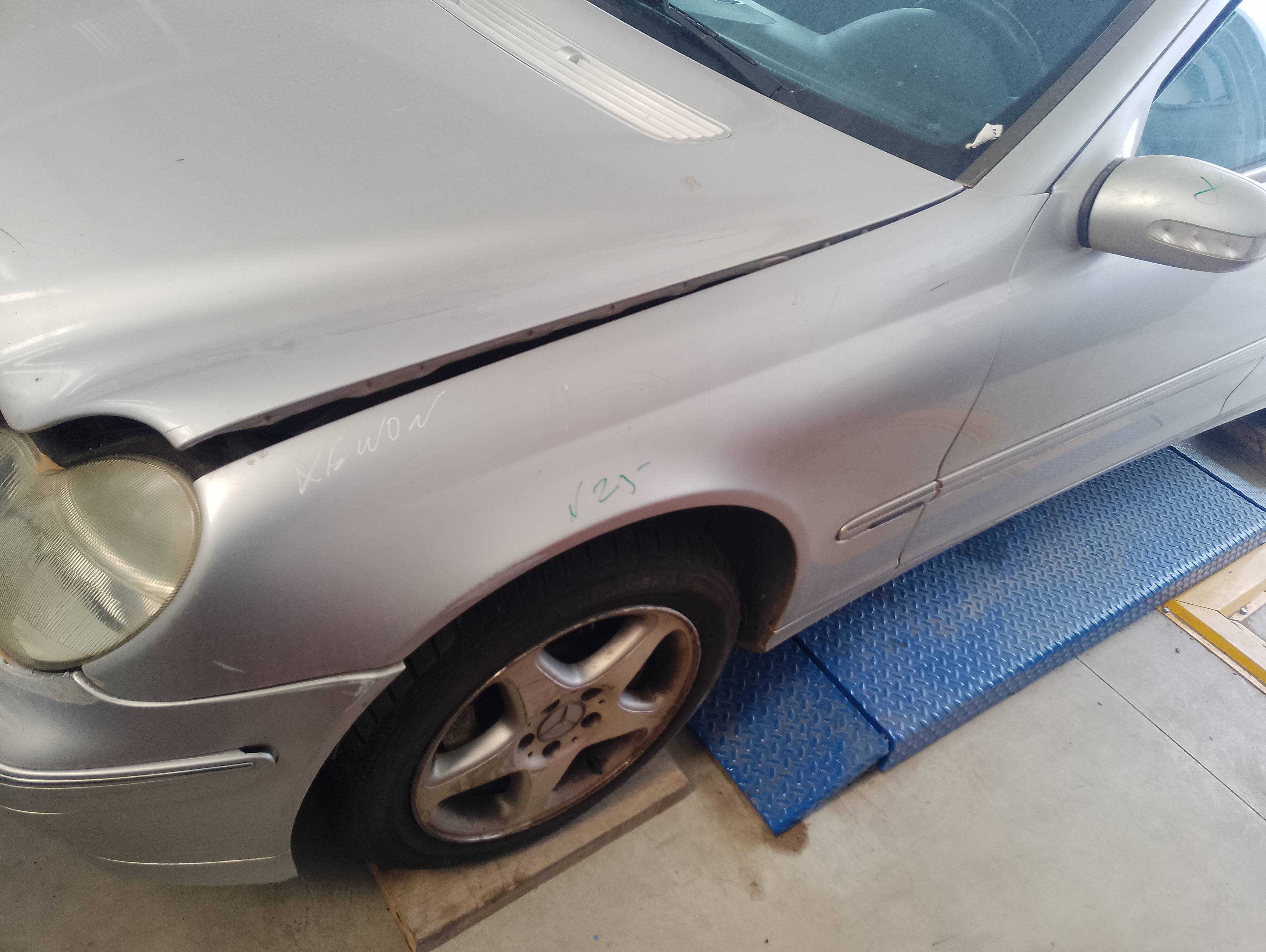 Recambio de aleta delantera izquierda para mercedes-benz clase c (w203) berlina 270 cdi (203.016) referencia OEM IAM   