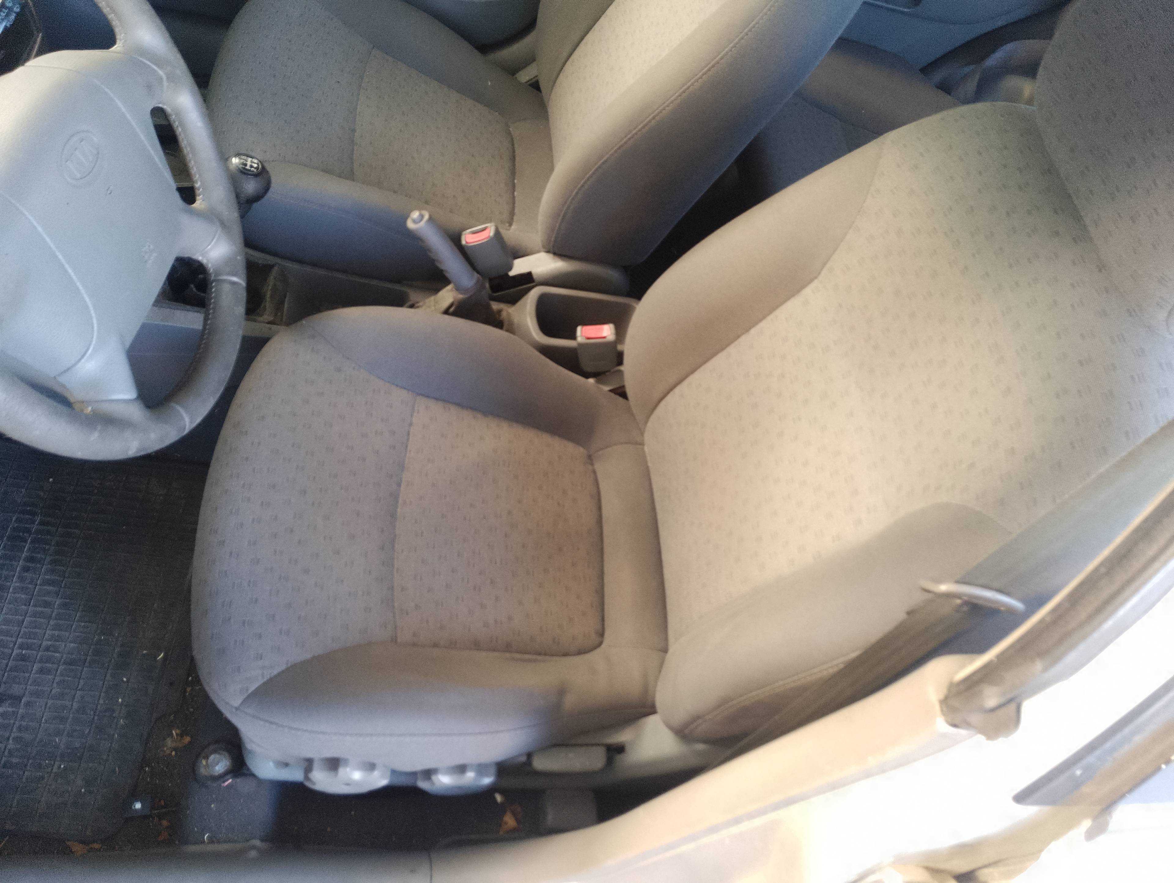 Recambio de asiento delantero izquierdo para kia rio ipanema berlina referencia OEM IAM   