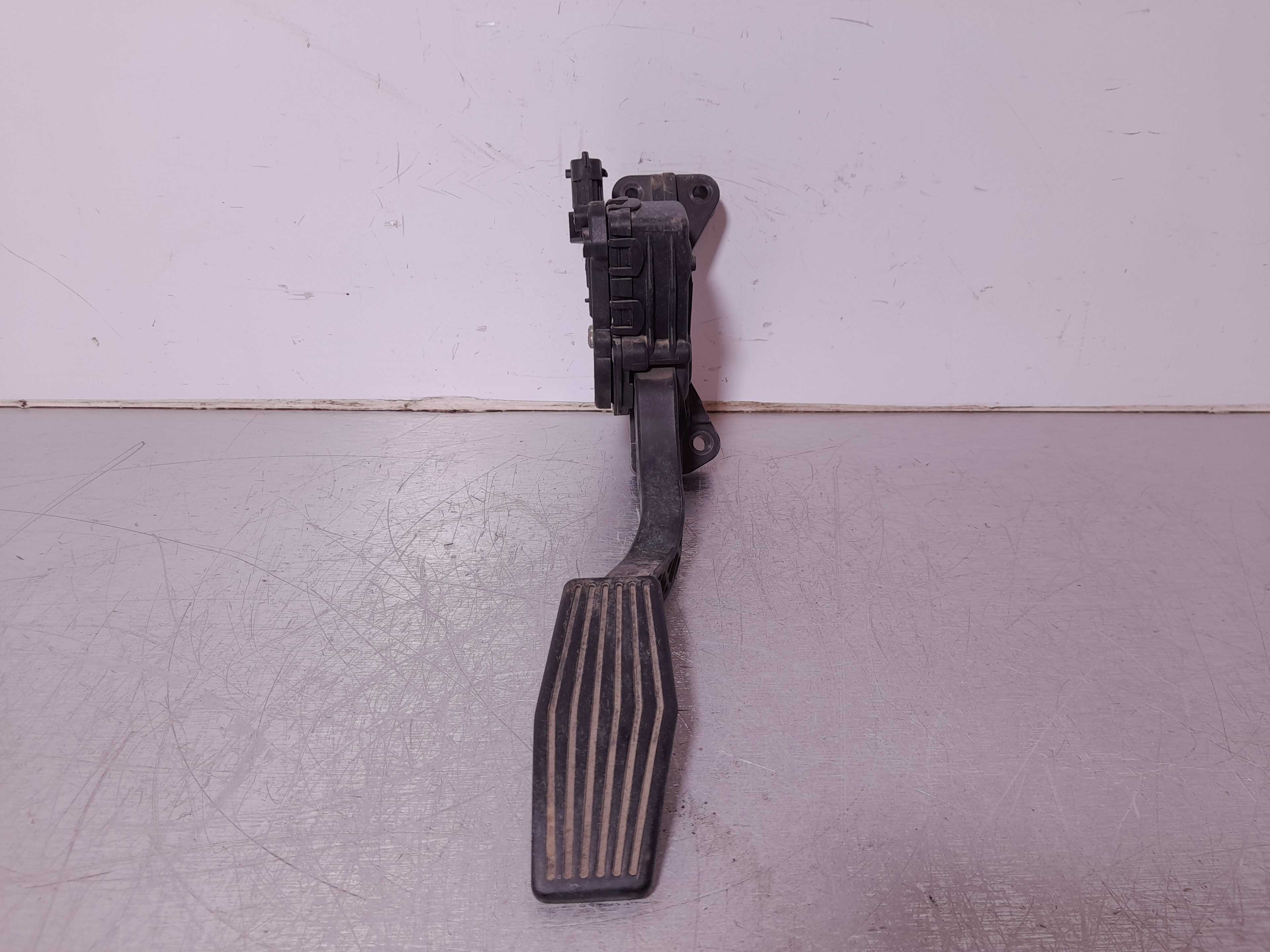 Recambio de pedal freno para kia carnival 2.9 crdi vgt active referencia OEM IAM 327004DXXX  