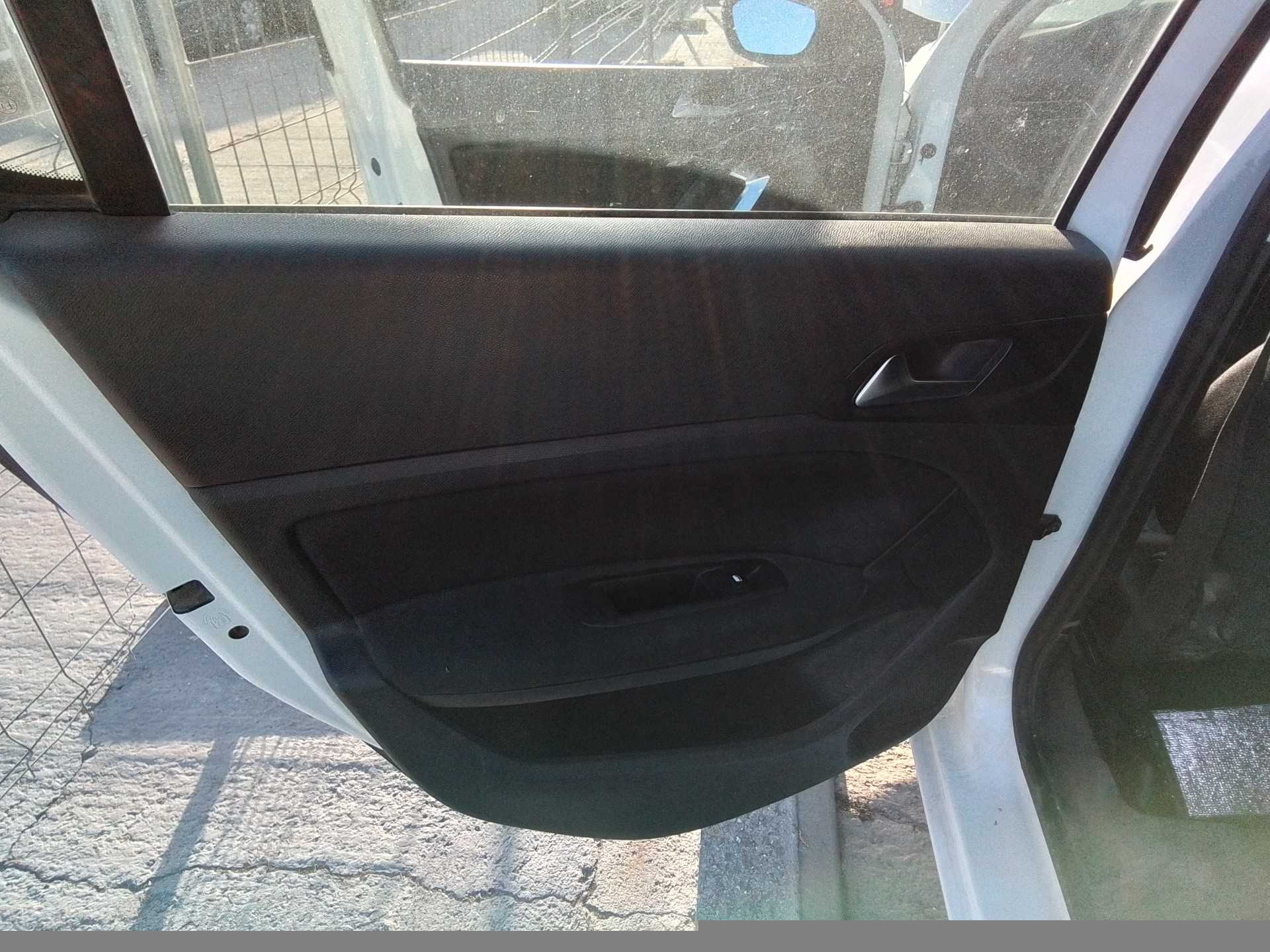 Recambio de guarnecido puerta trasera izquierda para peugeot 308 active referencia OEM IAM   