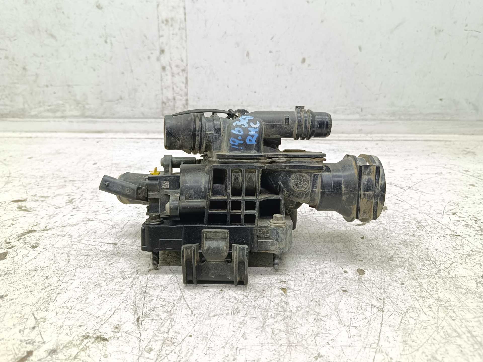 Recambio de caja termostato para opel vivaro furgón l express referencia OEM IAM 9812113780  