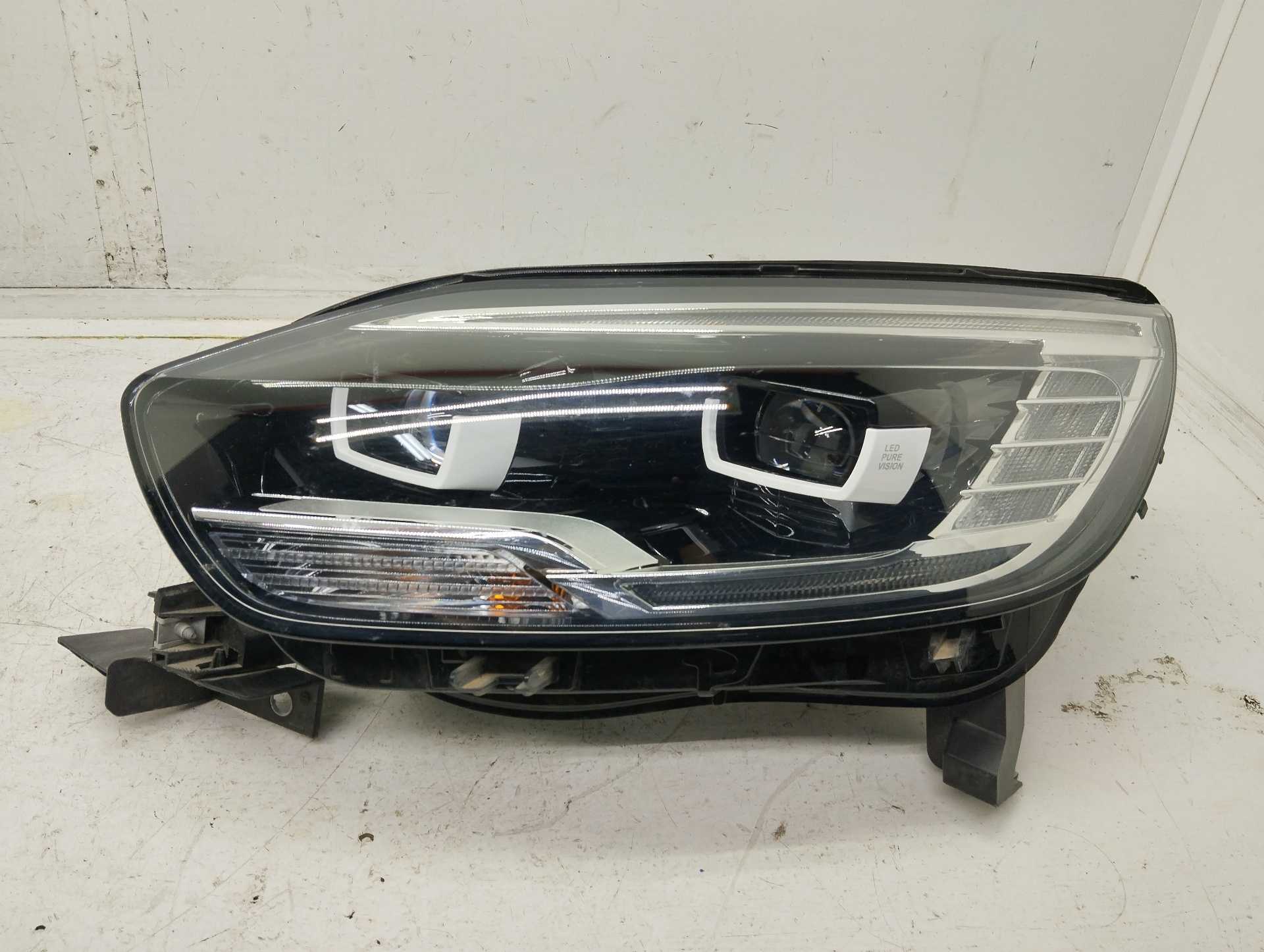 Recambio de faro izquierdo para renault scenic iv zen referencia OEM IAM 260609704R  