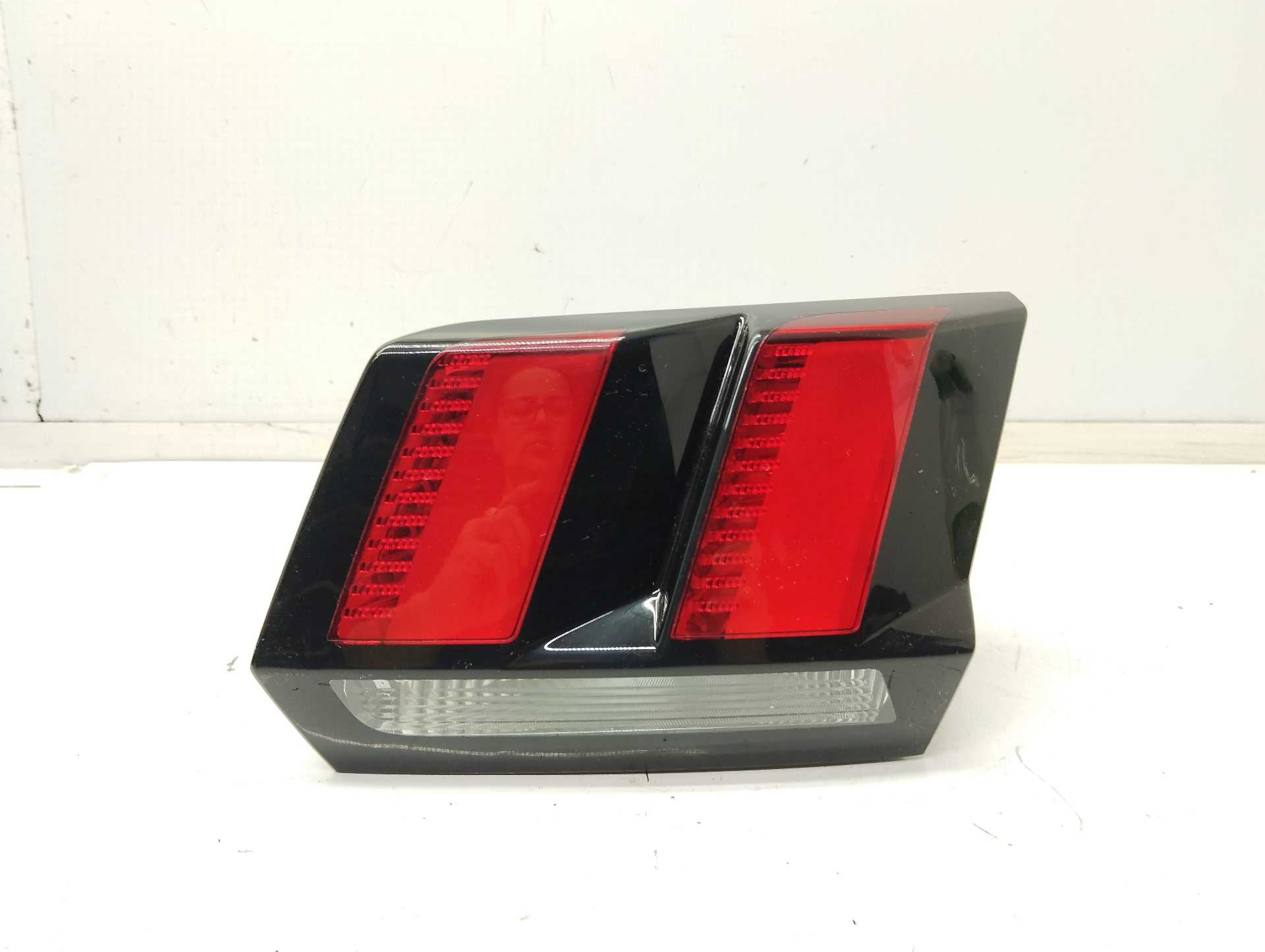 Recambio de piloto porton trasero derecho para peugeot 3008 active referencia OEM IAM 9810477780 81560201 