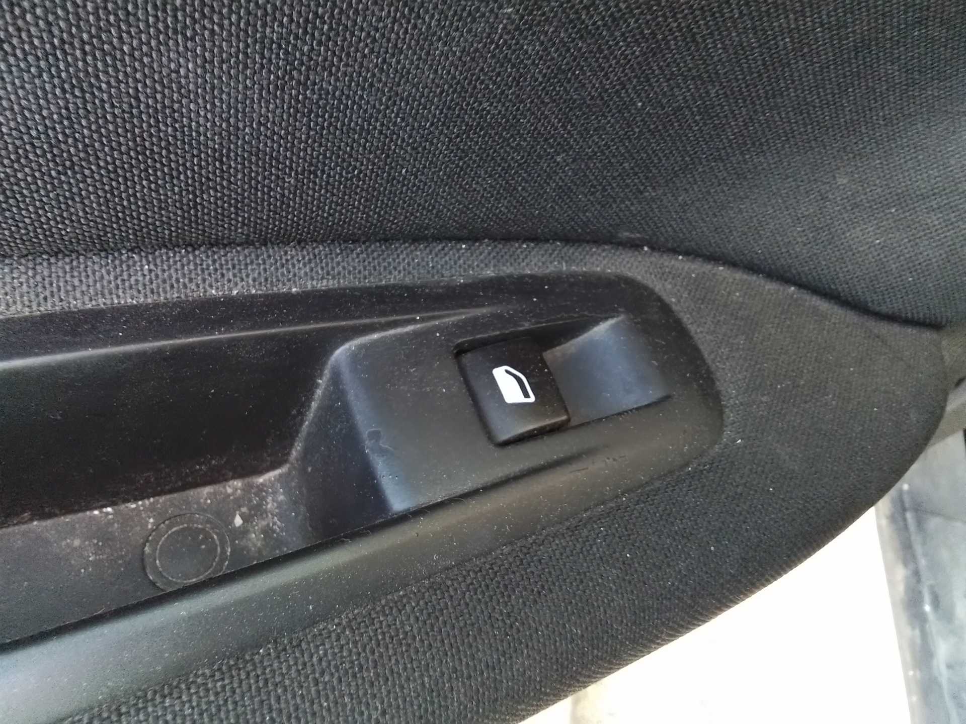 Recambio de mando elevalunas trasero izquierdo para peugeot 308 active referencia OEM IAM   