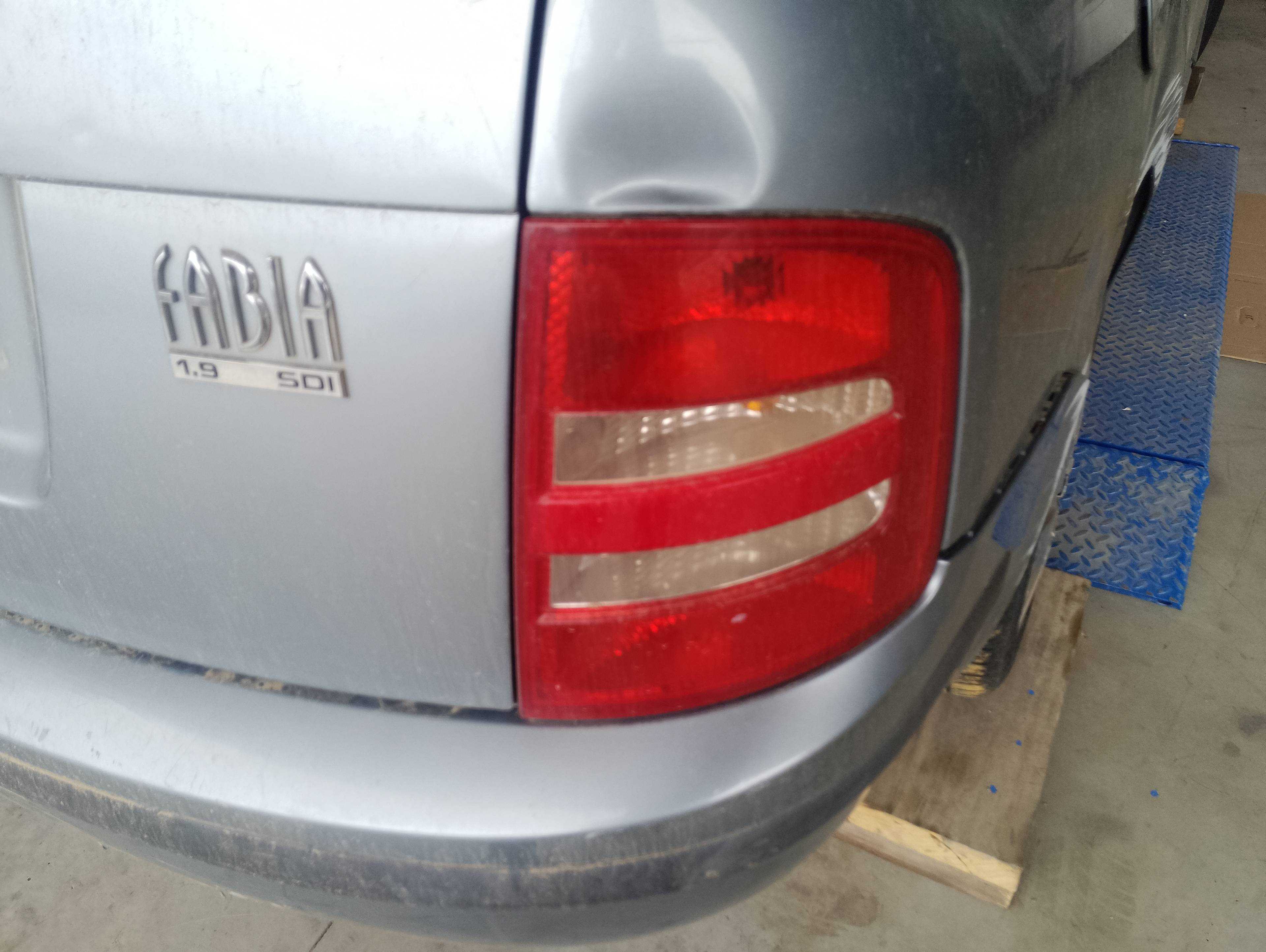 Recambio de piloto trasero derecho para skoda fabia (6y2/6y3) classic referencia OEM IAM   
