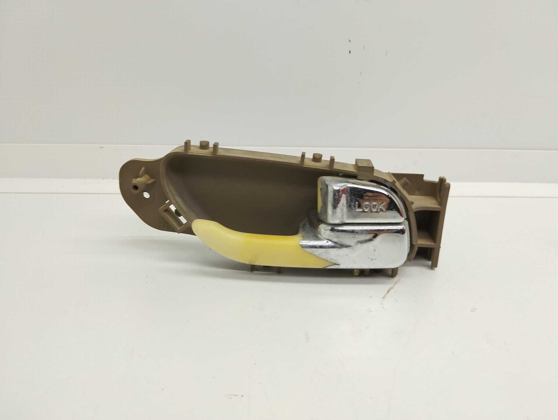 Recambio de maneta interior trasera derecha para ssangyong rodius xdi referencia OEM IAM   