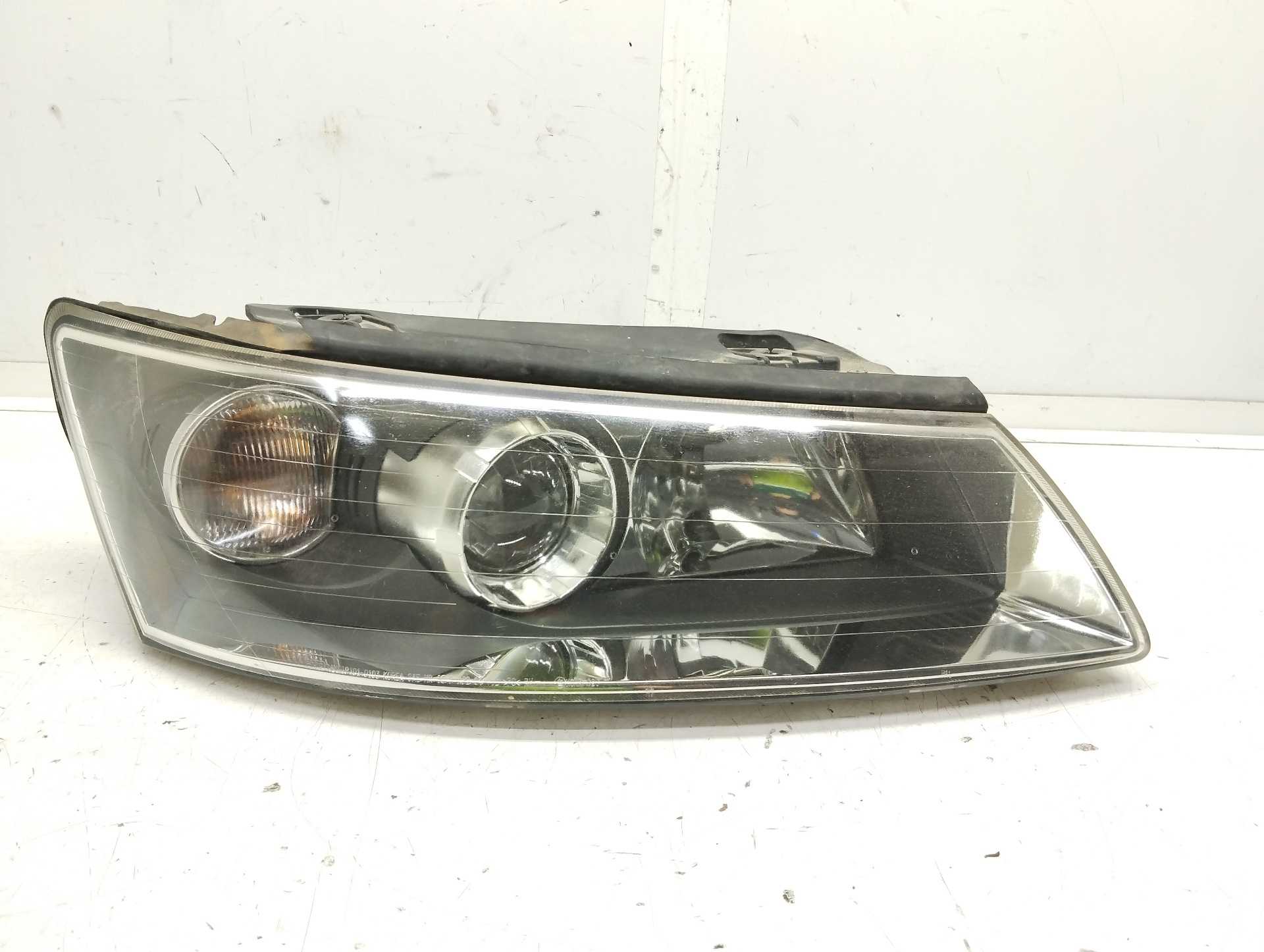 Recambio de faro derecho para hyundai sonata (nf) 2.0 crdi comfort i referencia OEM IAM 921023KXXX  
