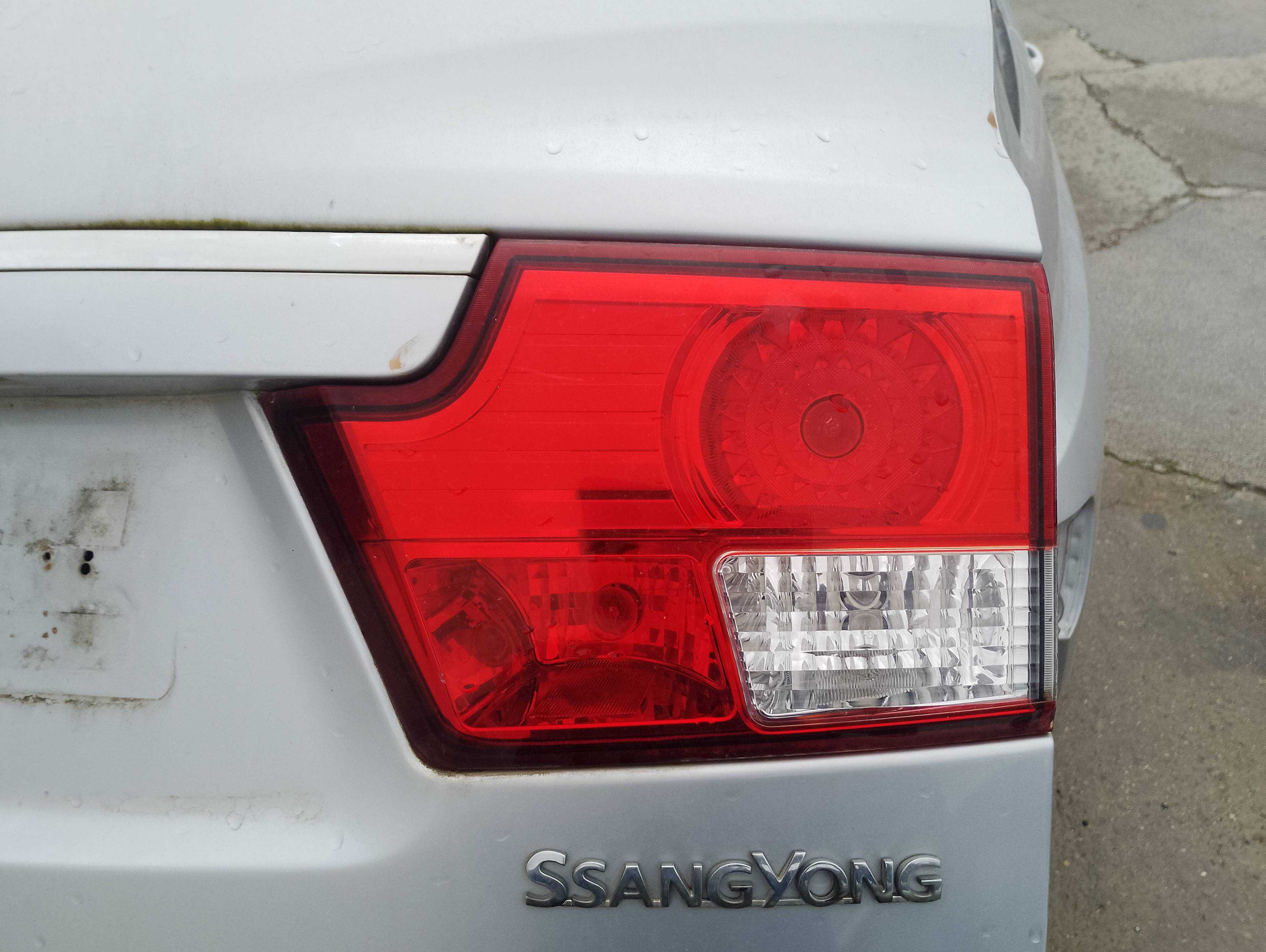 Recambio de piloto porton trasero derecho para ssangyong kyron 200 xdi limited referencia OEM IAM   