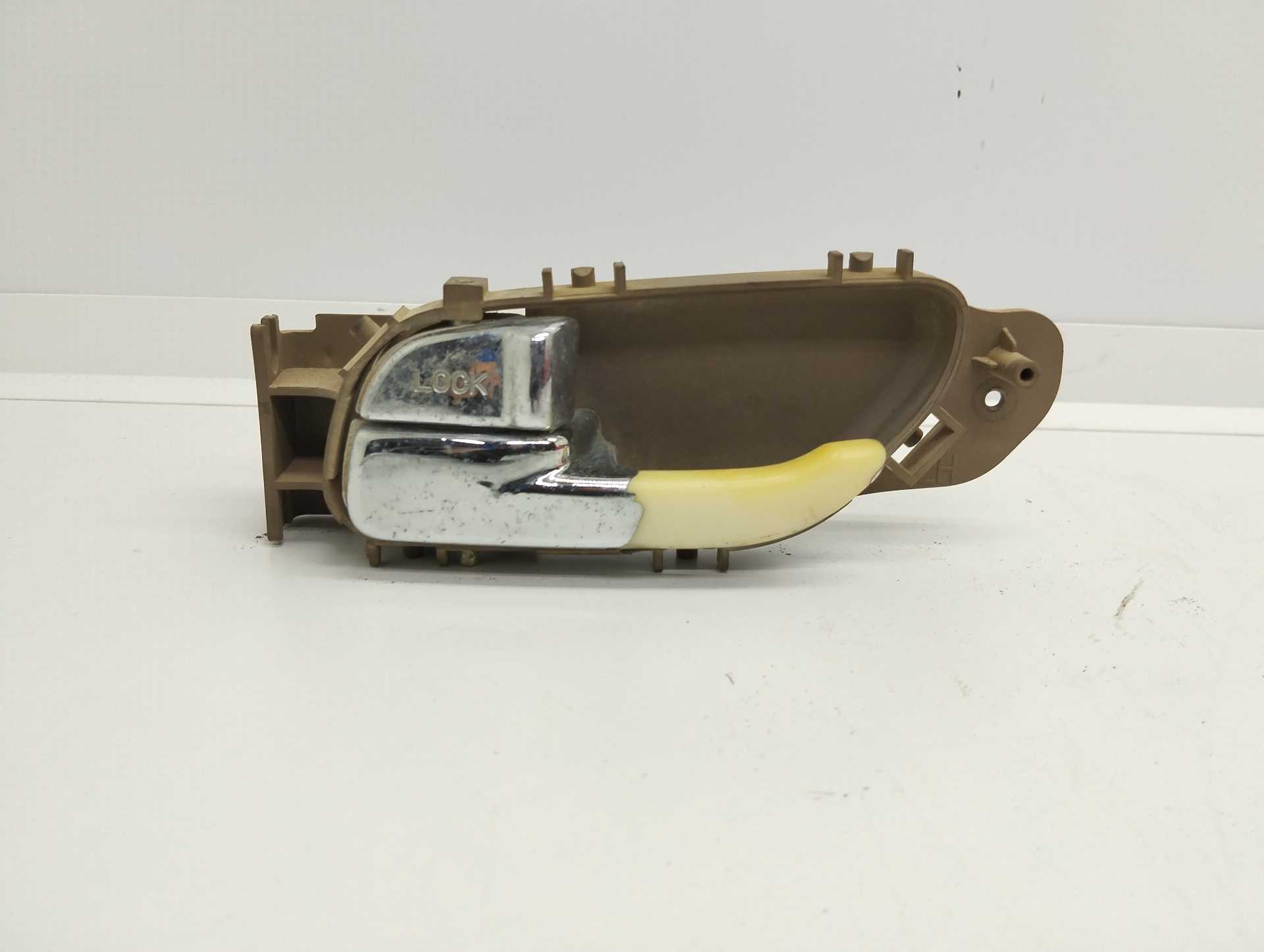 Recambio de maneta interior trasera izquierda para ssangyong rodius xdi referencia OEM IAM   