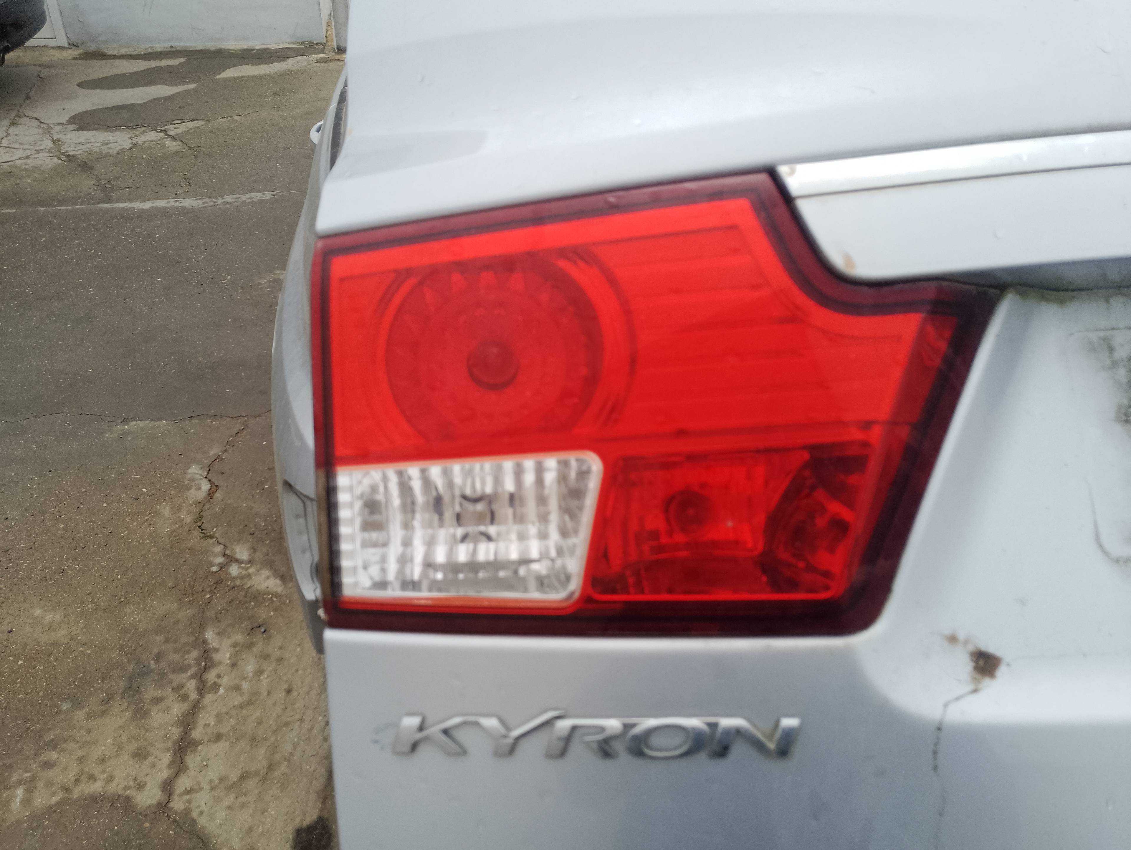 Recambio de piloto porton trasero izquierdo para ssangyong kyron 200 xdi limited referencia OEM IAM   