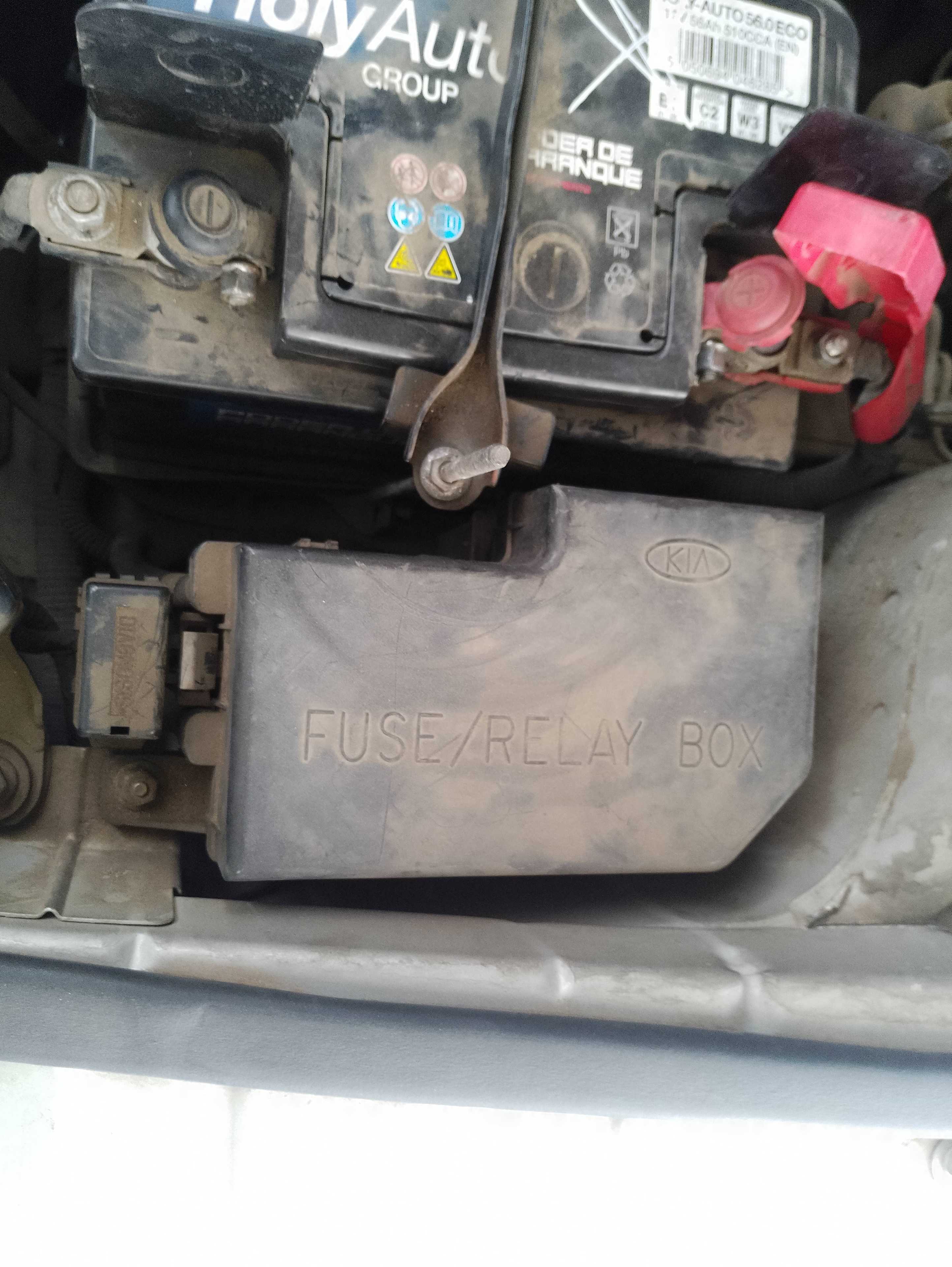 Recambio de caja reles / fusibles para kia rio ipanema berlina referencia OEM IAM   