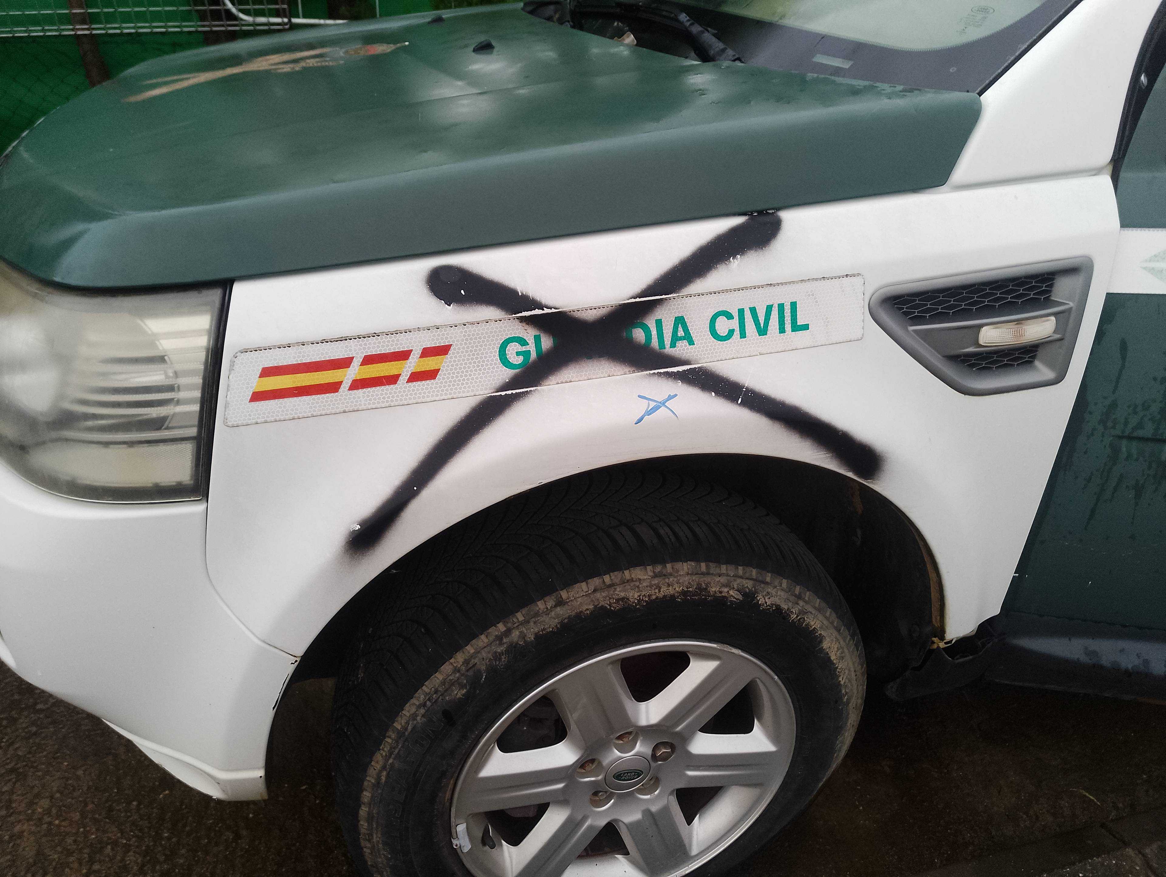 Recambio de aleta delantera izquierda para land rover freelander (lr2) td4 e referencia OEM IAM   