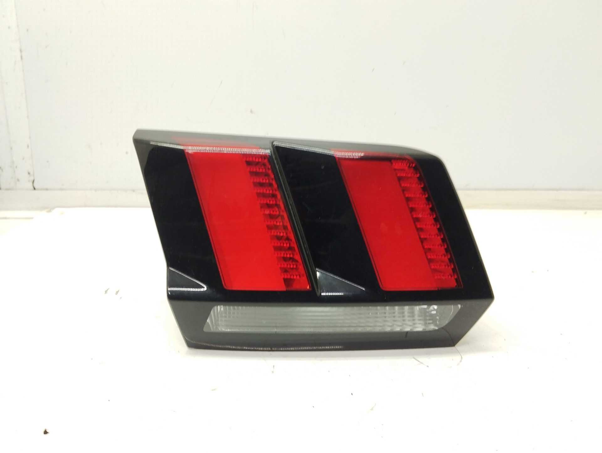 Recambio de piloto porton trasero izquierdo para peugeot 3008 active referencia OEM IAM 9810477880 81560101 