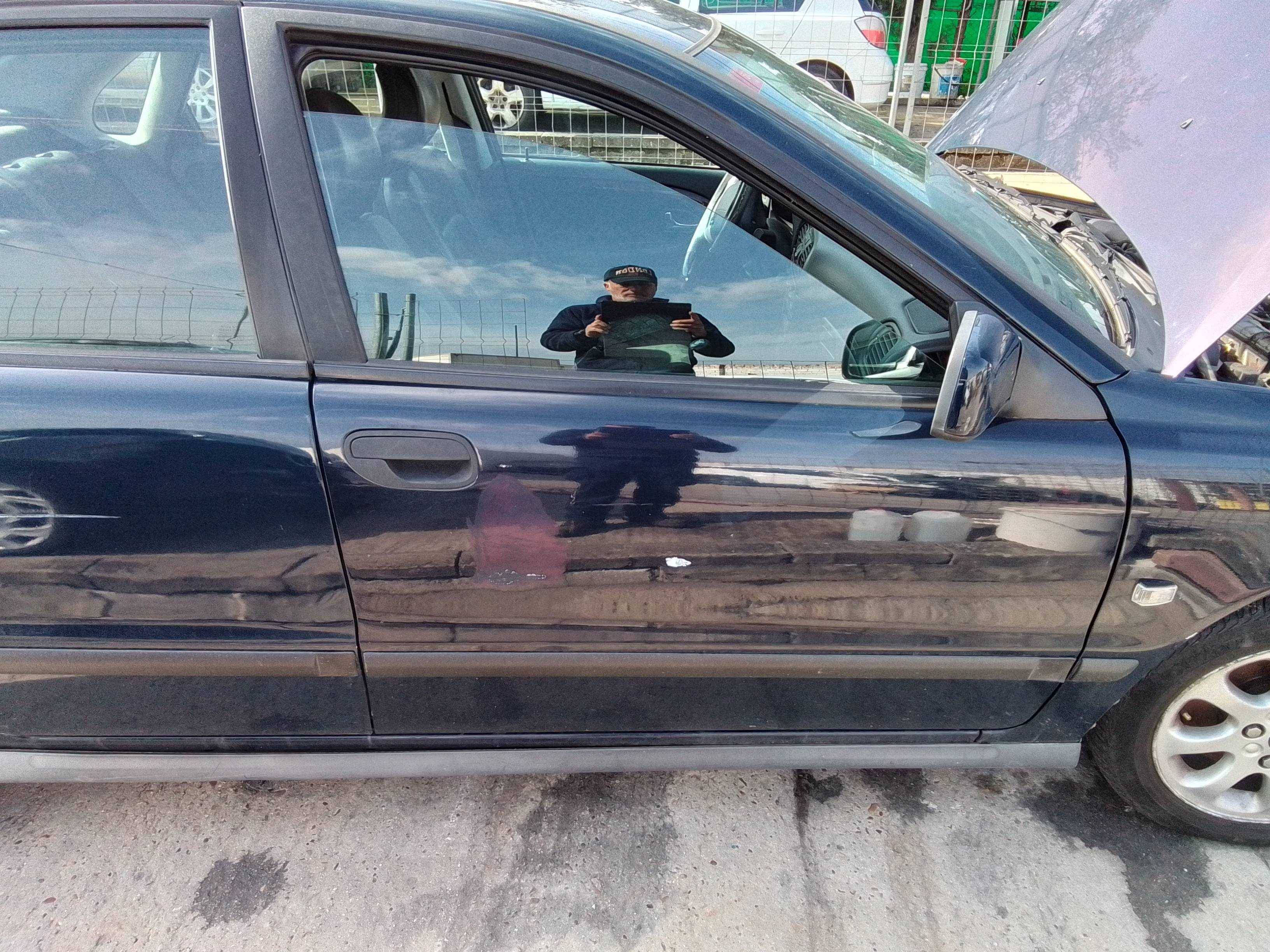 Recambio de puerta delantera derecha para volvo s40 berlina td referencia OEM IAM   