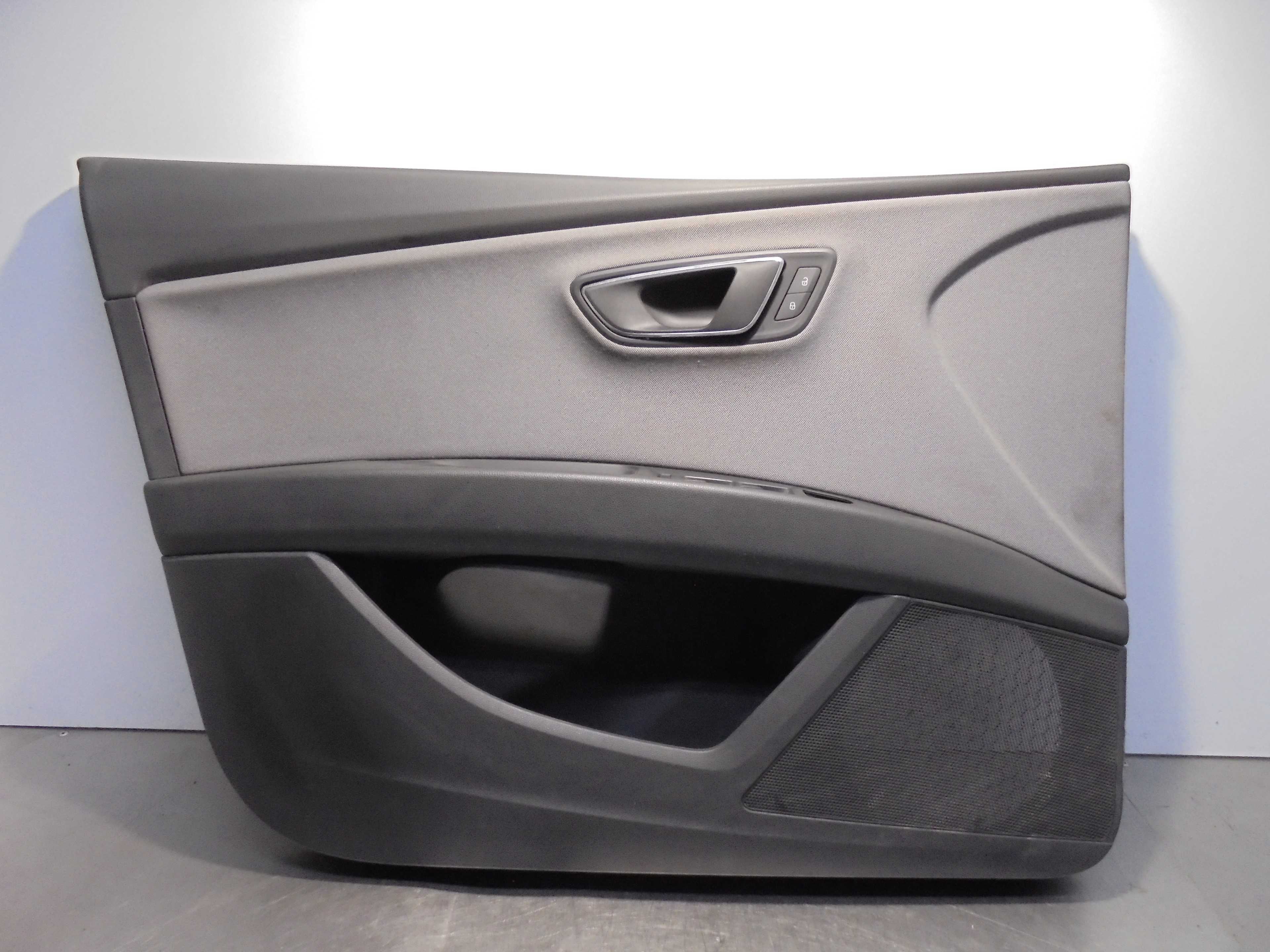 Recambio de guarnecido puerta delantera izquierda para seat leon st (5f8) fr referencia OEM IAM 5F4867131  