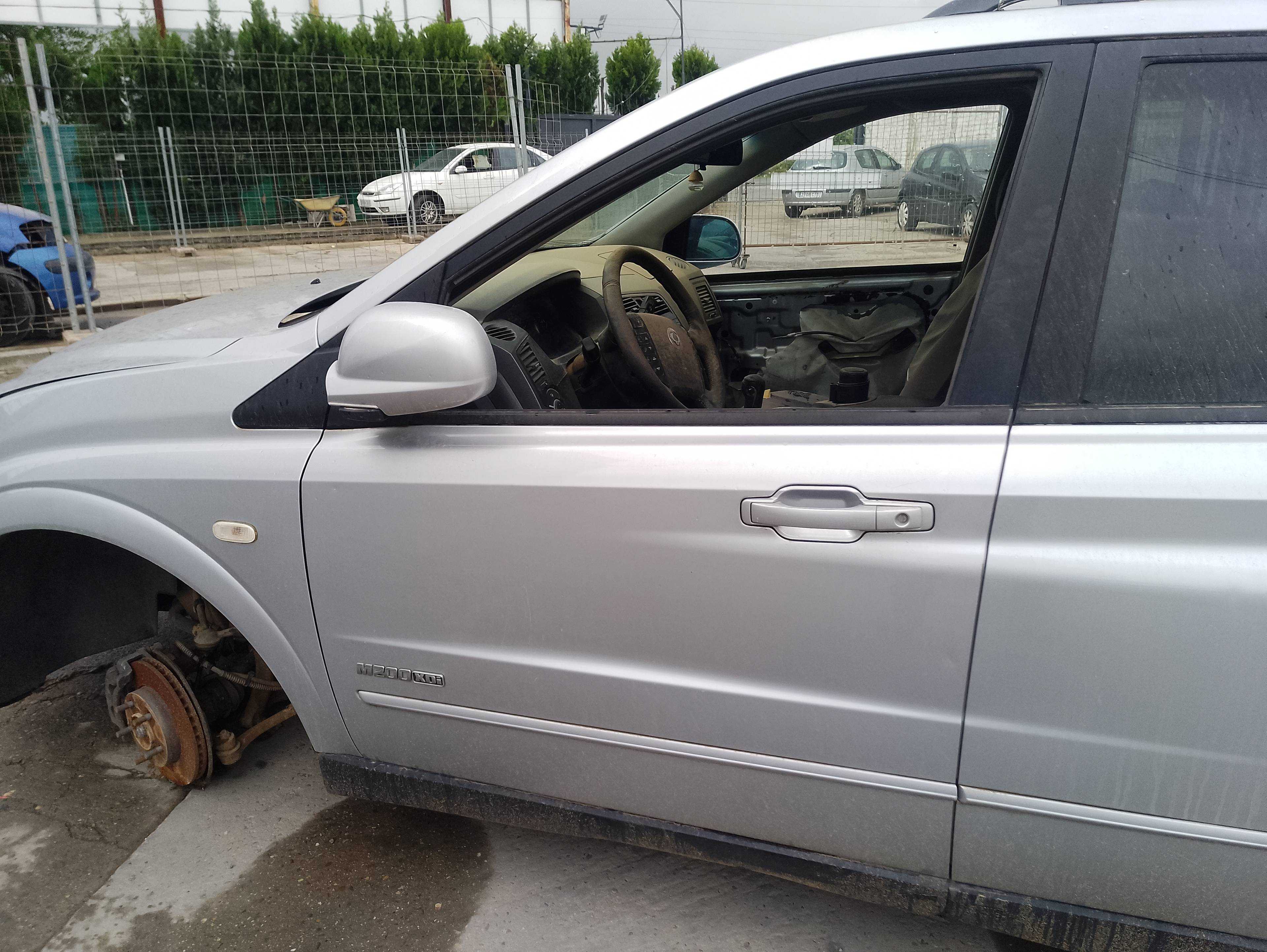 Recambio de puerta delantera izquierda para ssangyong kyron 200 xdi limited referencia OEM IAM   