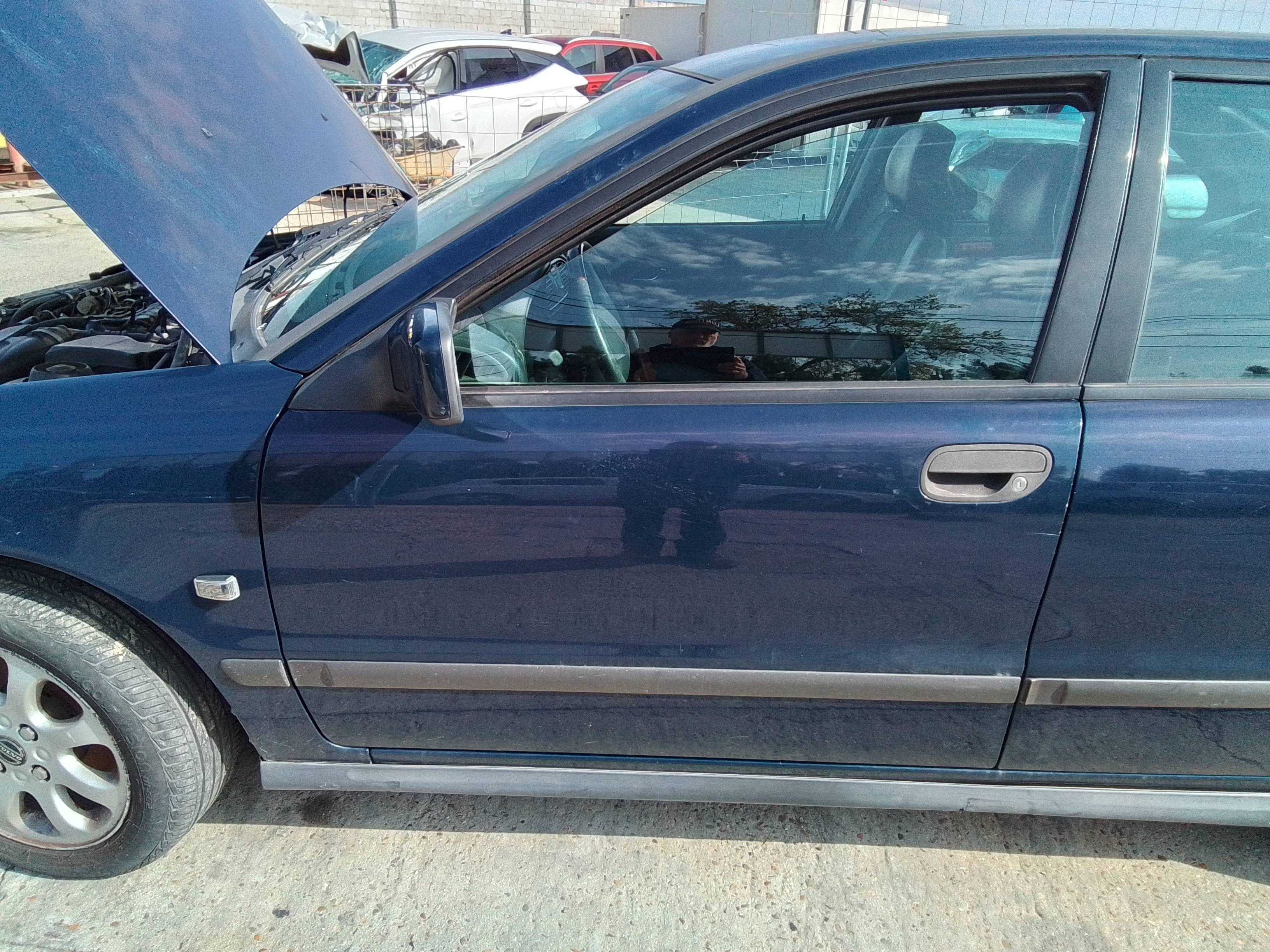 Recambio de puerta delantera izquierda para volvo s40 berlina td referencia OEM IAM   
