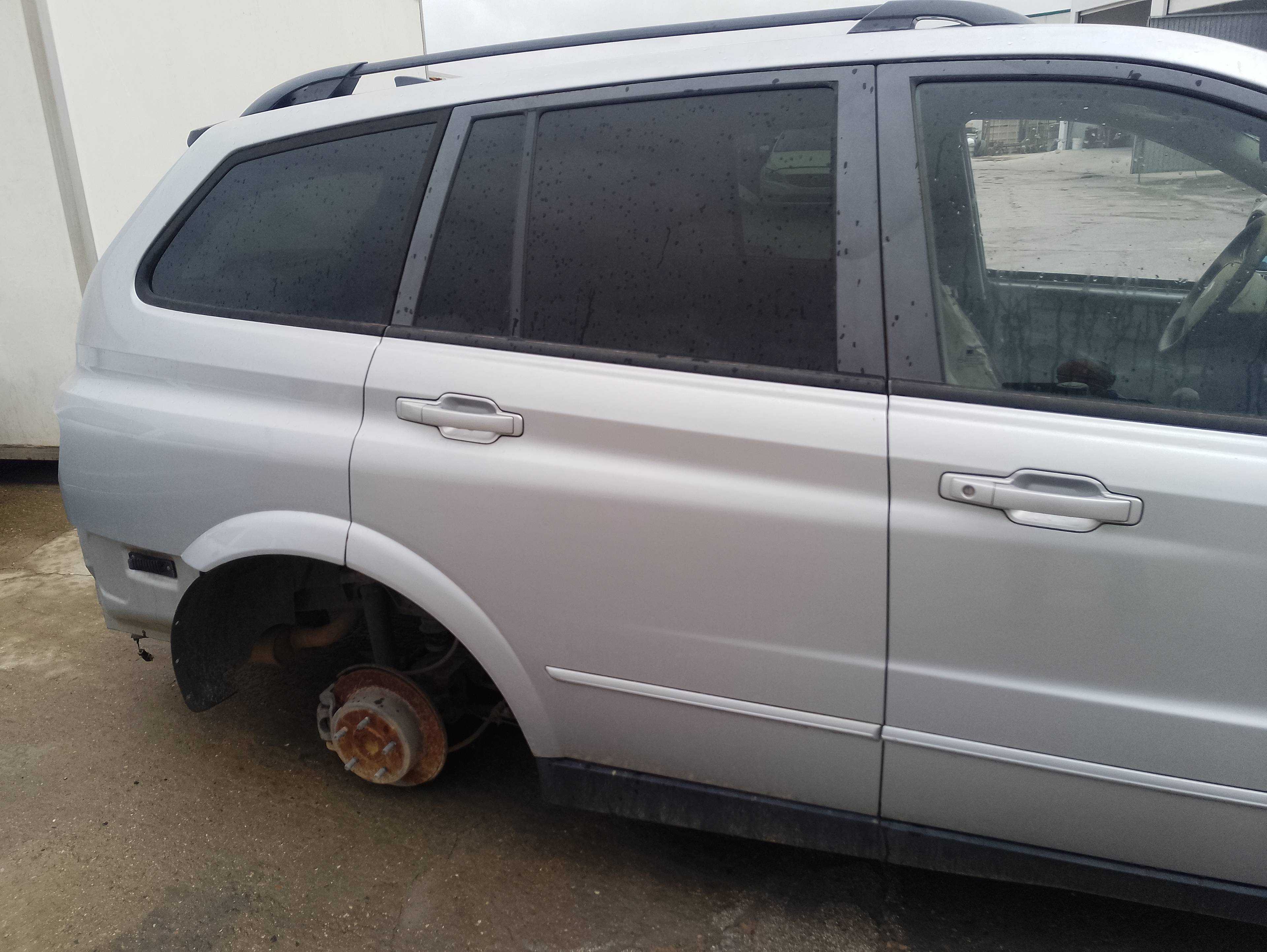 Recambio de puerta trasera derecha para ssangyong kyron 200 xdi limited referencia OEM IAM   