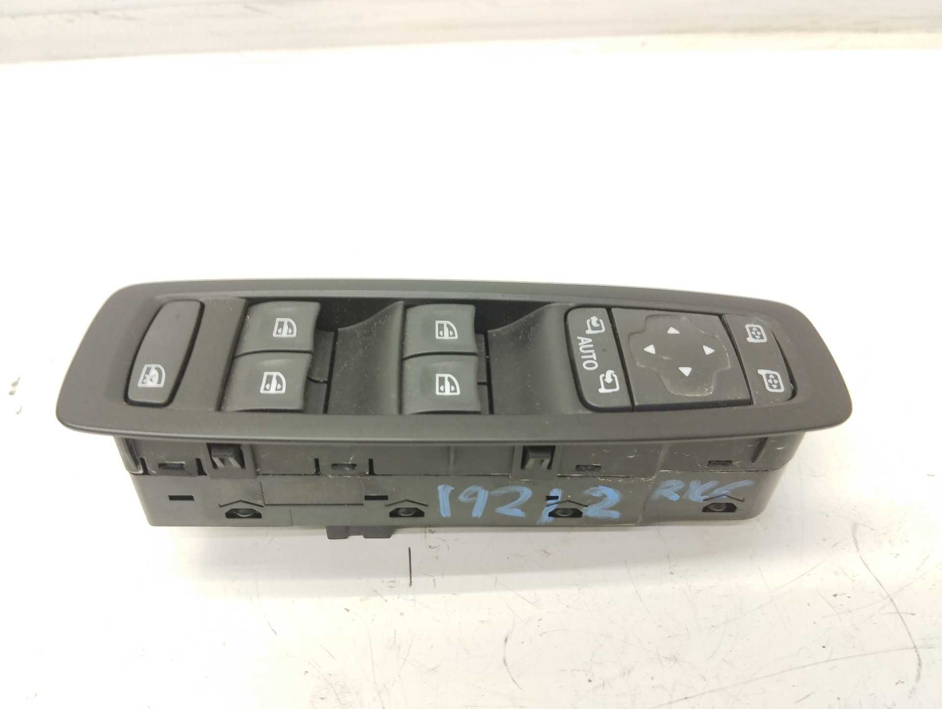 Recambio de mando elevalunas delantero izquierdo para renault scenic iv black edition referencia OEM IAM 254012952R E1145469J 