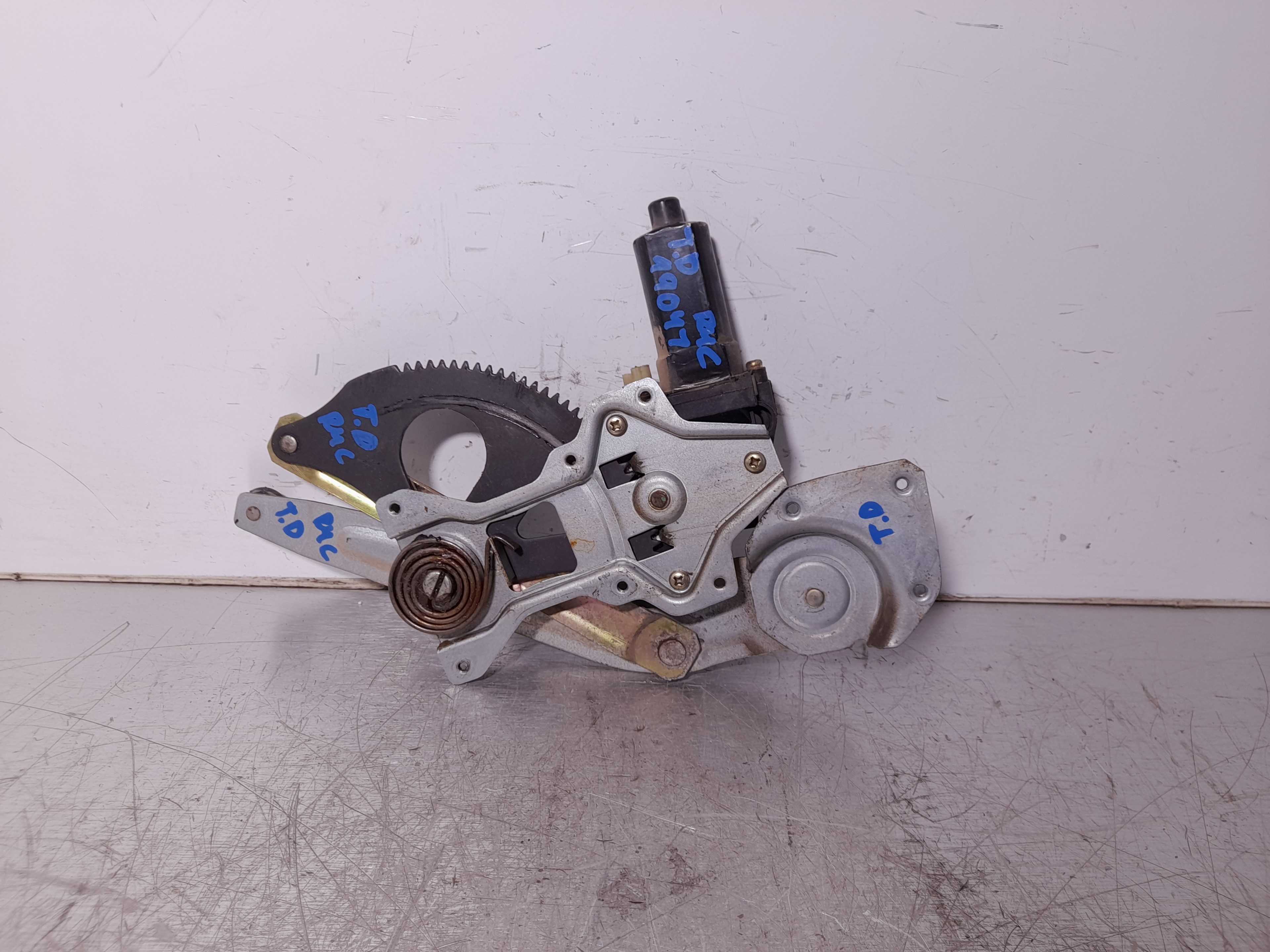 Recambio de elevalunas trasero derecho para mitsubishi galloper (hyundai) 2.5 td (5-ptas.) referencia OEM IAM   