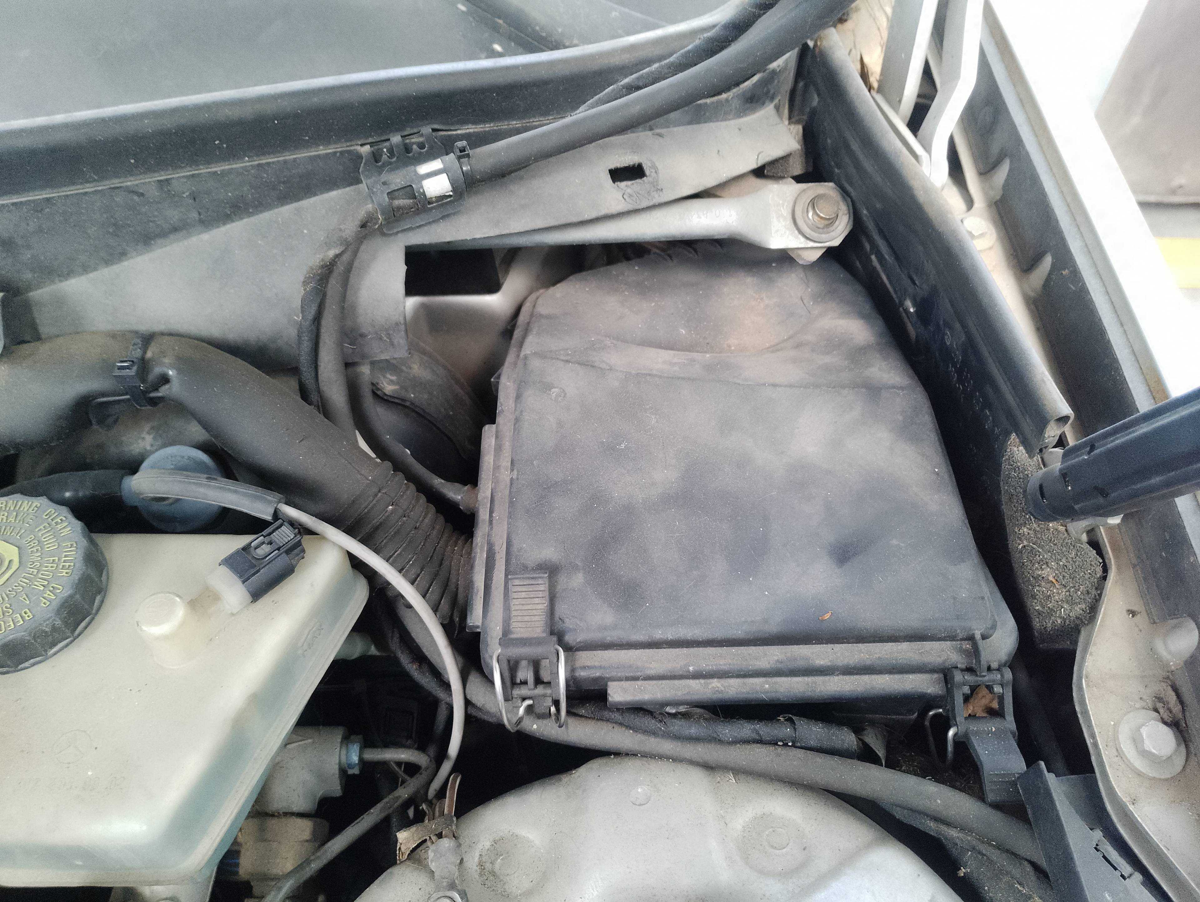 Recambio de caja reles / fusibles para mercedes-benz clase c (w203) berlina 270 cdi (203.016) referencia OEM IAM   