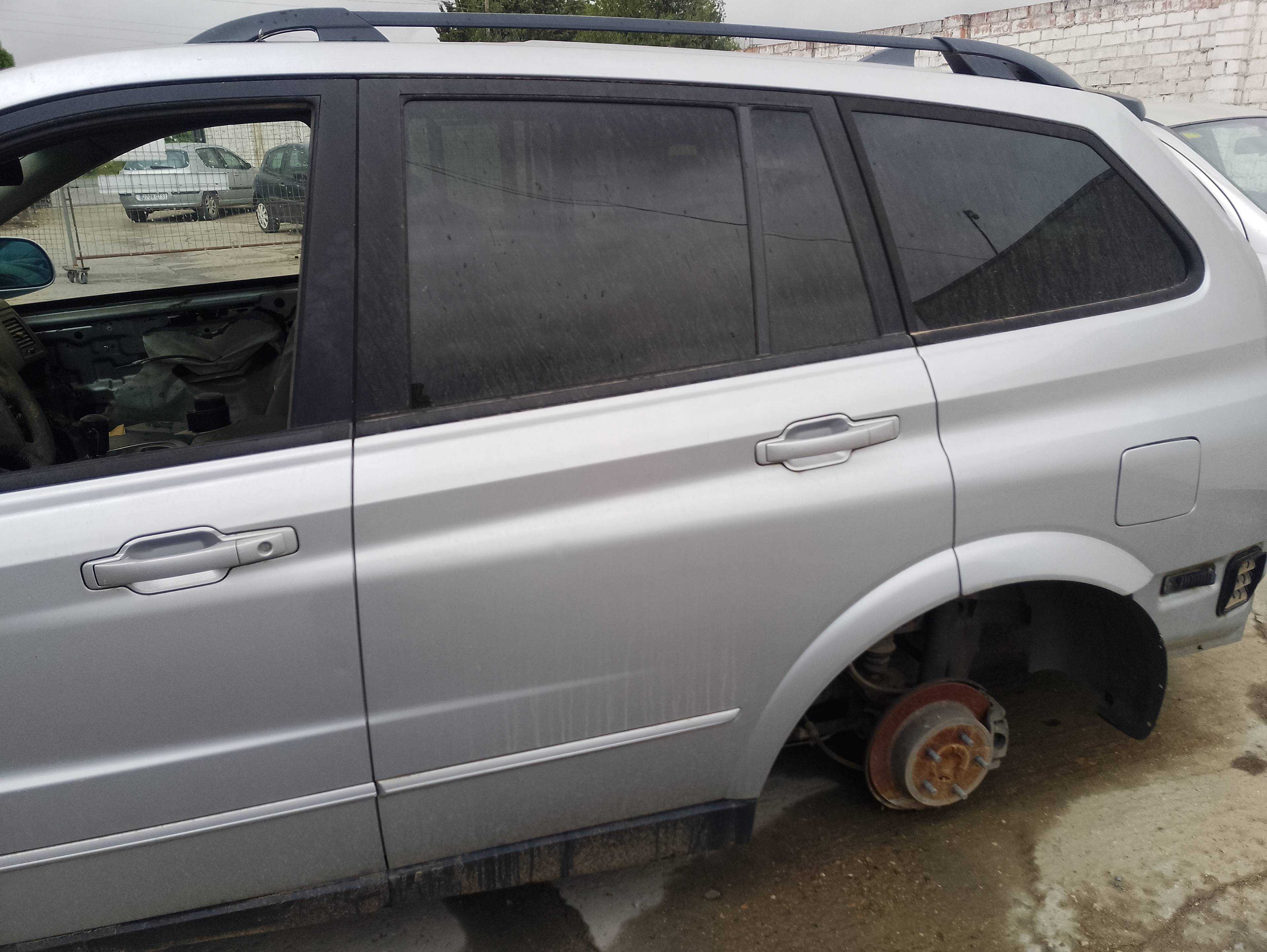 Recambio de puerta trasera izquierda para ssangyong kyron 200 xdi limited referencia OEM IAM   