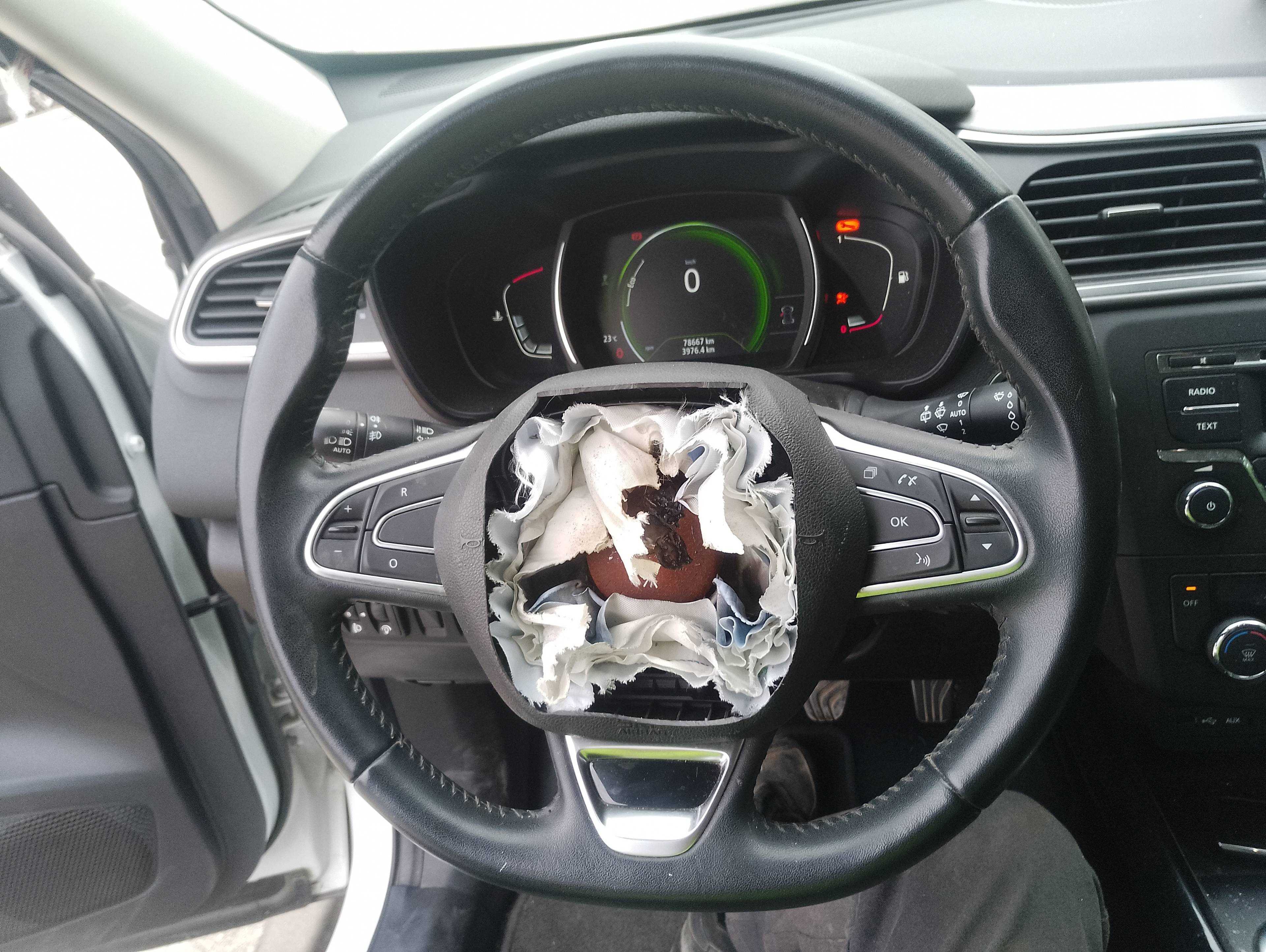 Recambio de volante para renault kadjar bose edition referencia OEM IAM   