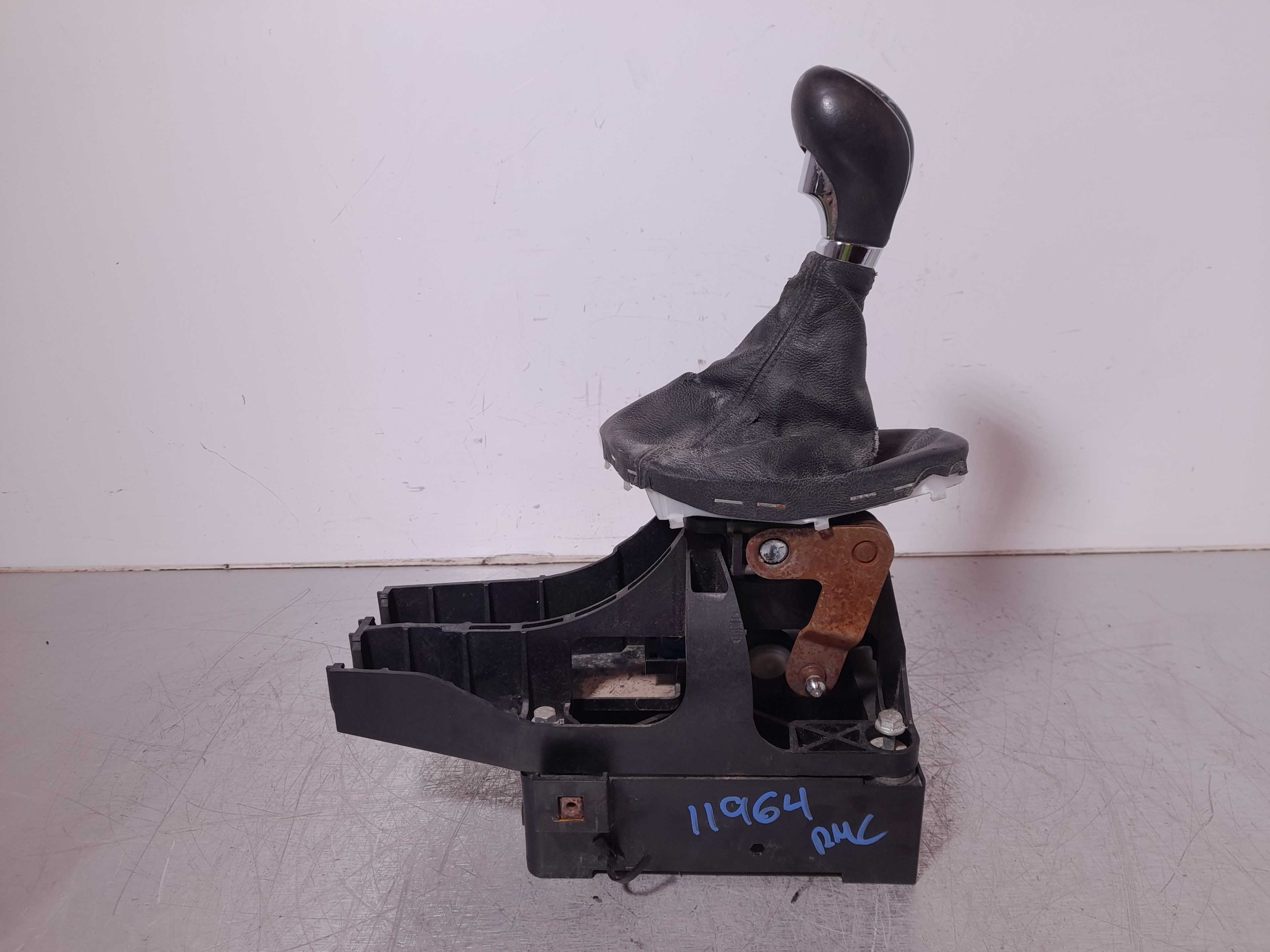 Recambio de palanca cambio para opel insignia berlina cosmo referencia OEM IAM 55563829  