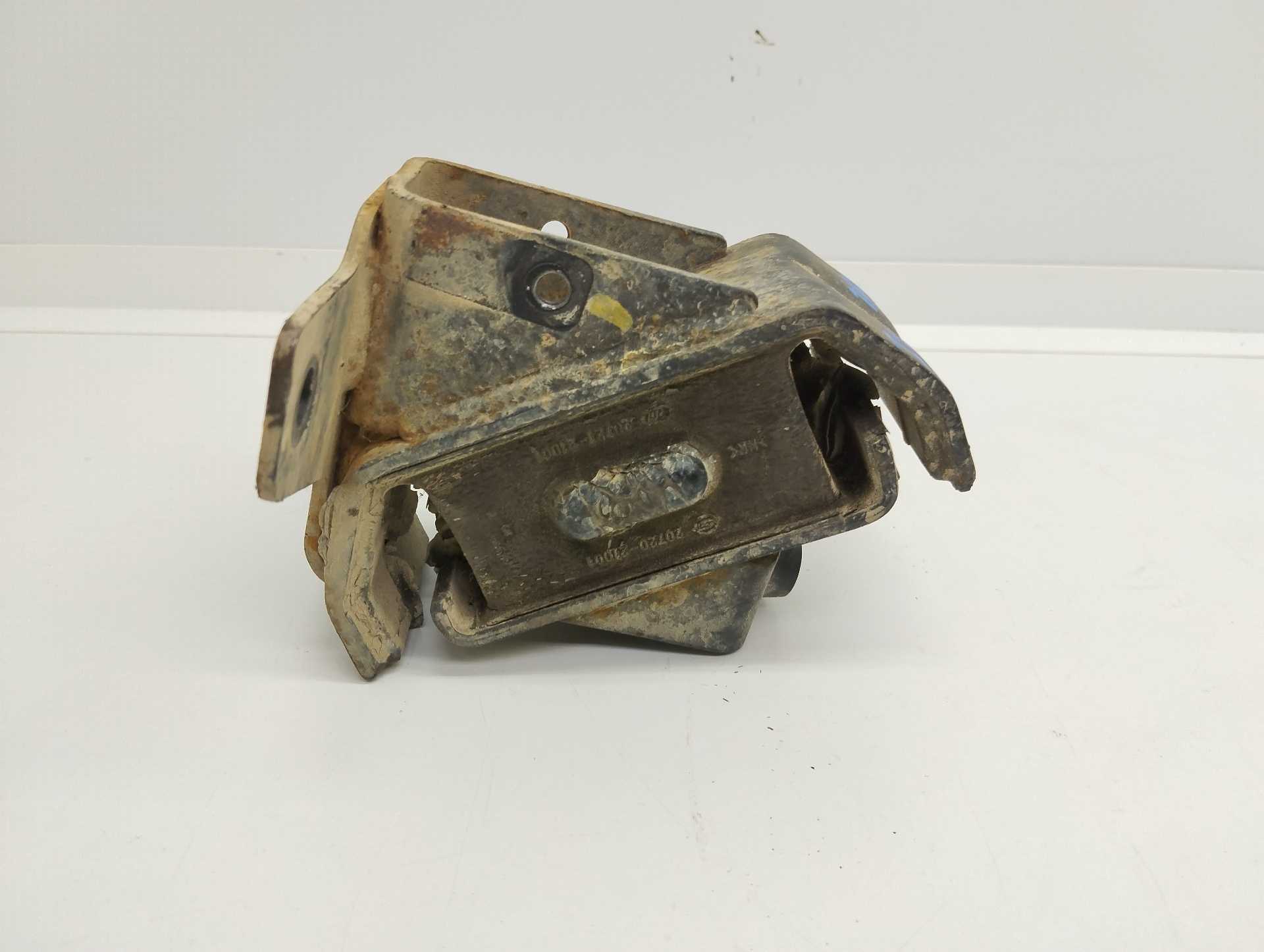 Recambio de soporte motor izquierdo para ssangyong rodius xdi referencia OEM IAM 20721-21001  