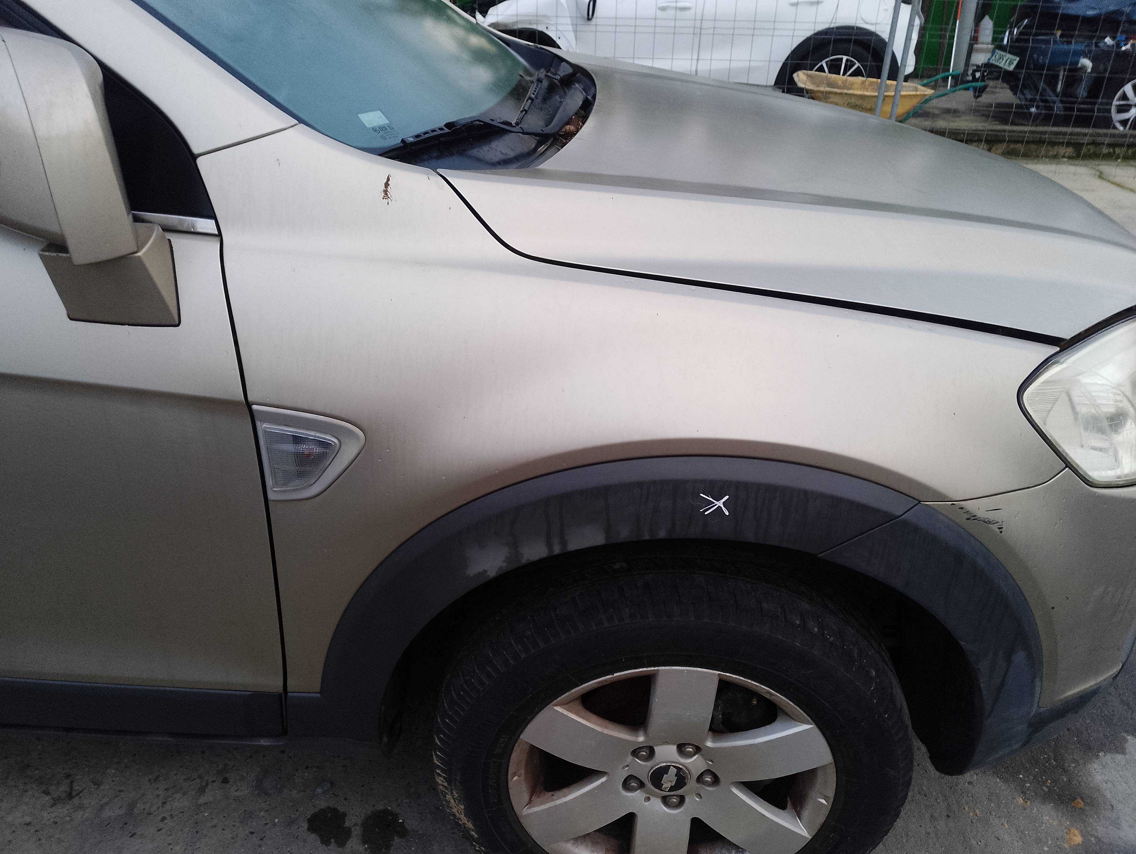 Recambio de aleta delantera derecha para chevrolet captiva 2.0 vcdi ls referencia OEM IAM   