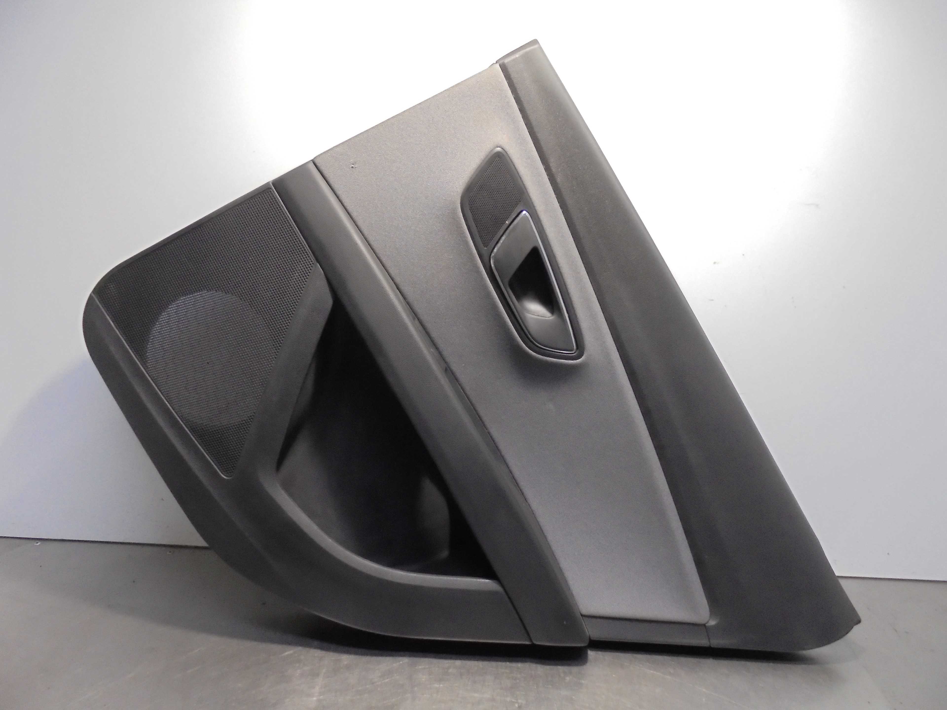 Recambio de guarnecido puerta trasera derecha para seat leon st (5f8) fr referencia OEM IAM 5F4867134  
