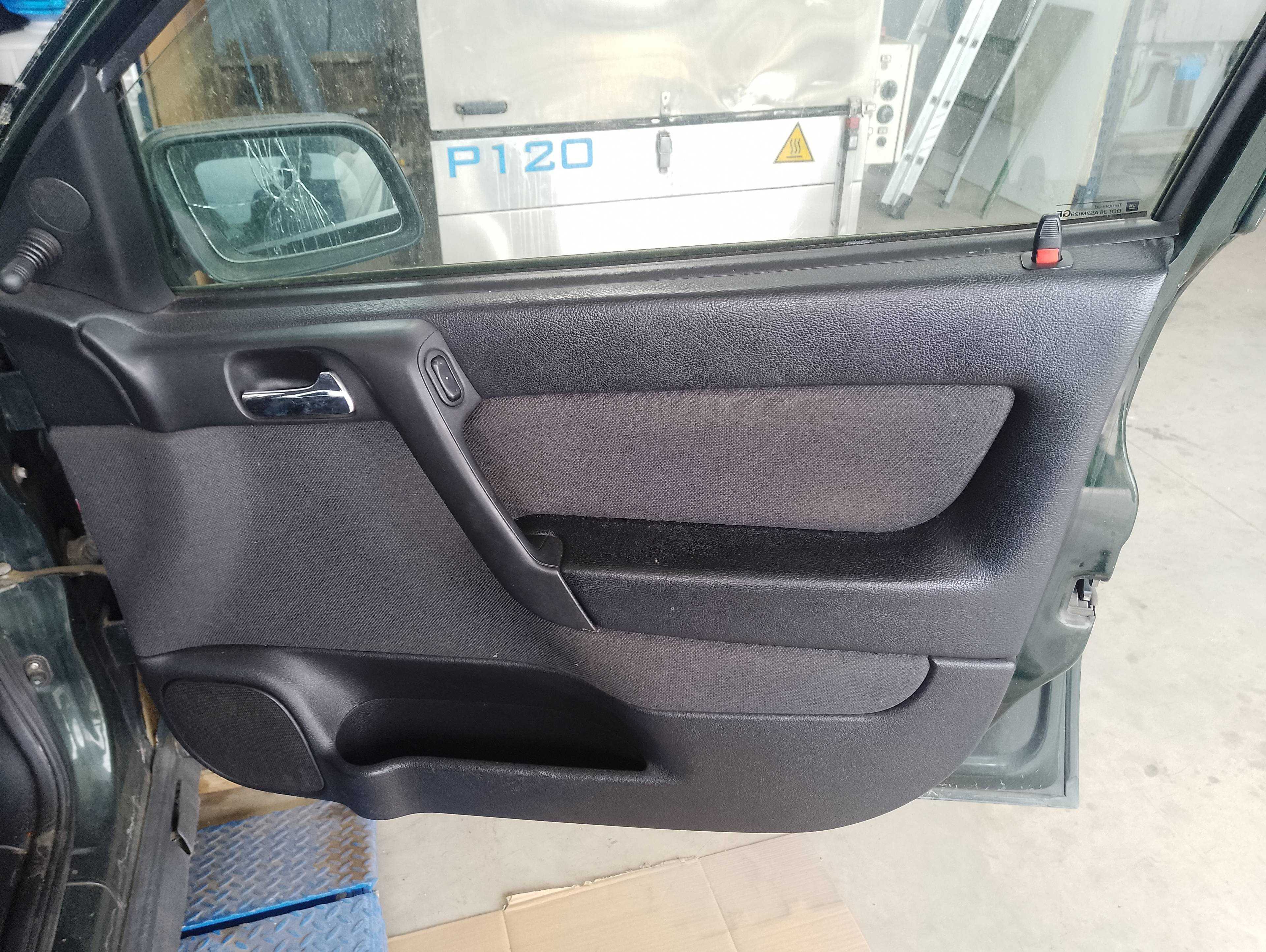 Recambio de guarnecido puerta delantera derecha para opel astra g berlina club referencia OEM IAM   