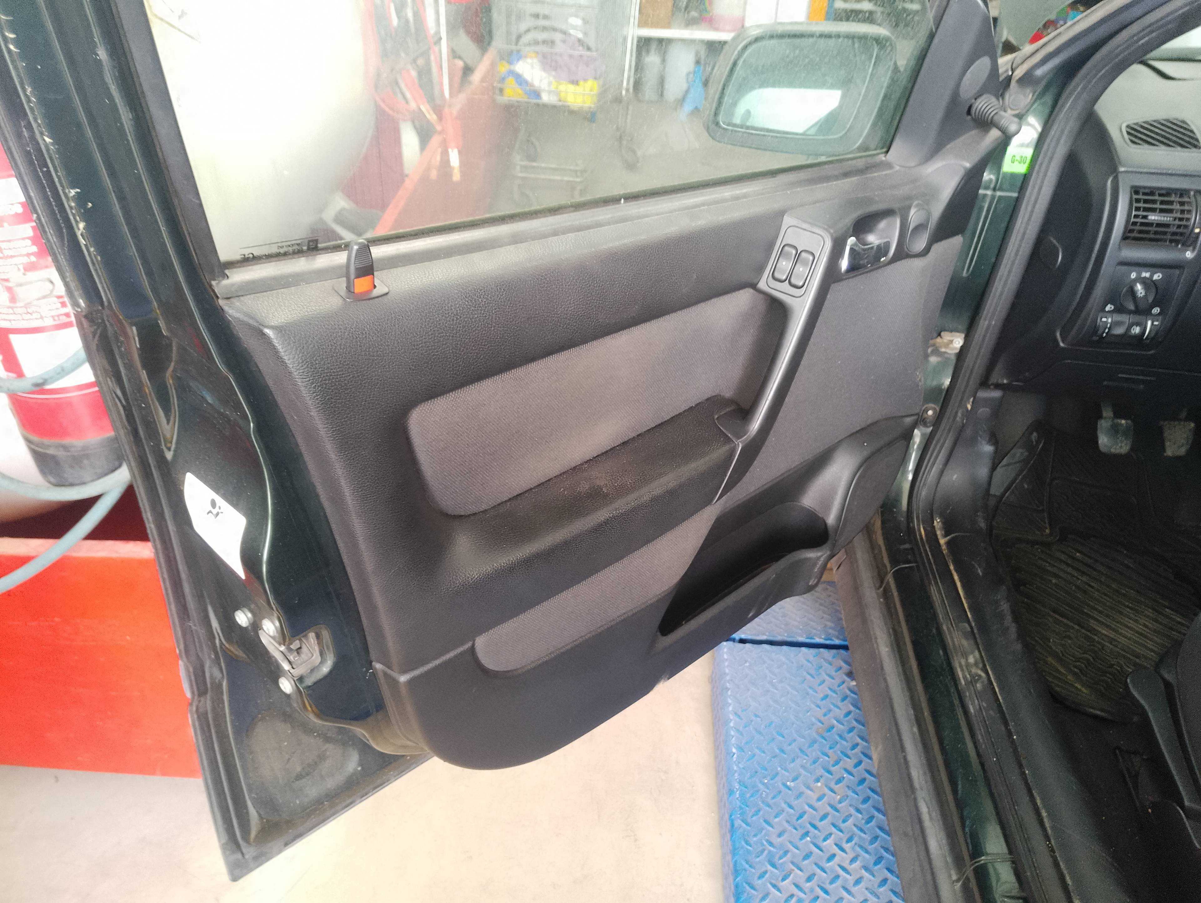 Recambio de guarnecido puerta delantera izquierda para opel astra g berlina club referencia OEM IAM   
