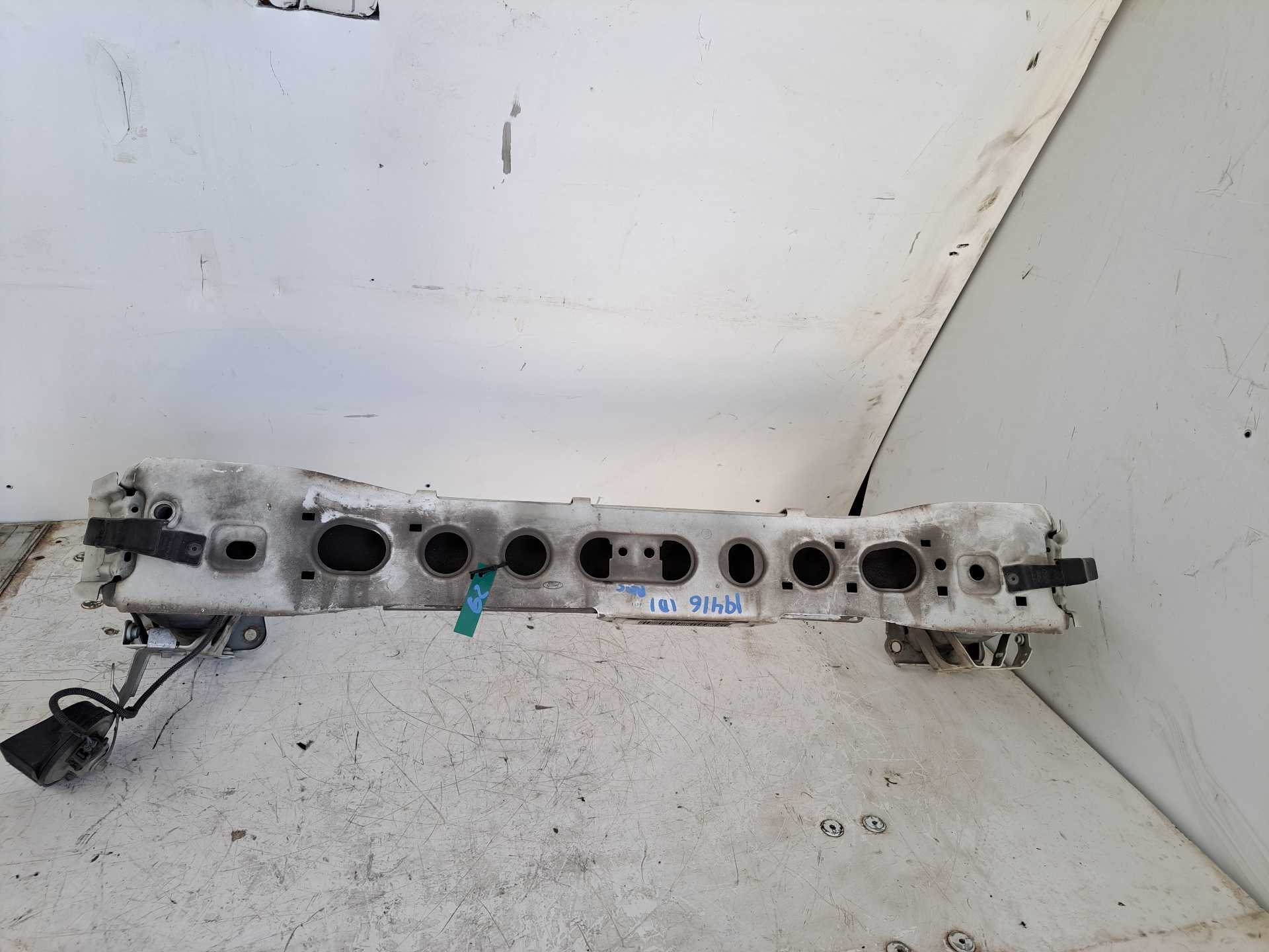 Recambio de refuerzo paragolpes delantero para ford transit connect furgon 200 l1 ambiente referencia OEM IAM 2453533 2453533 