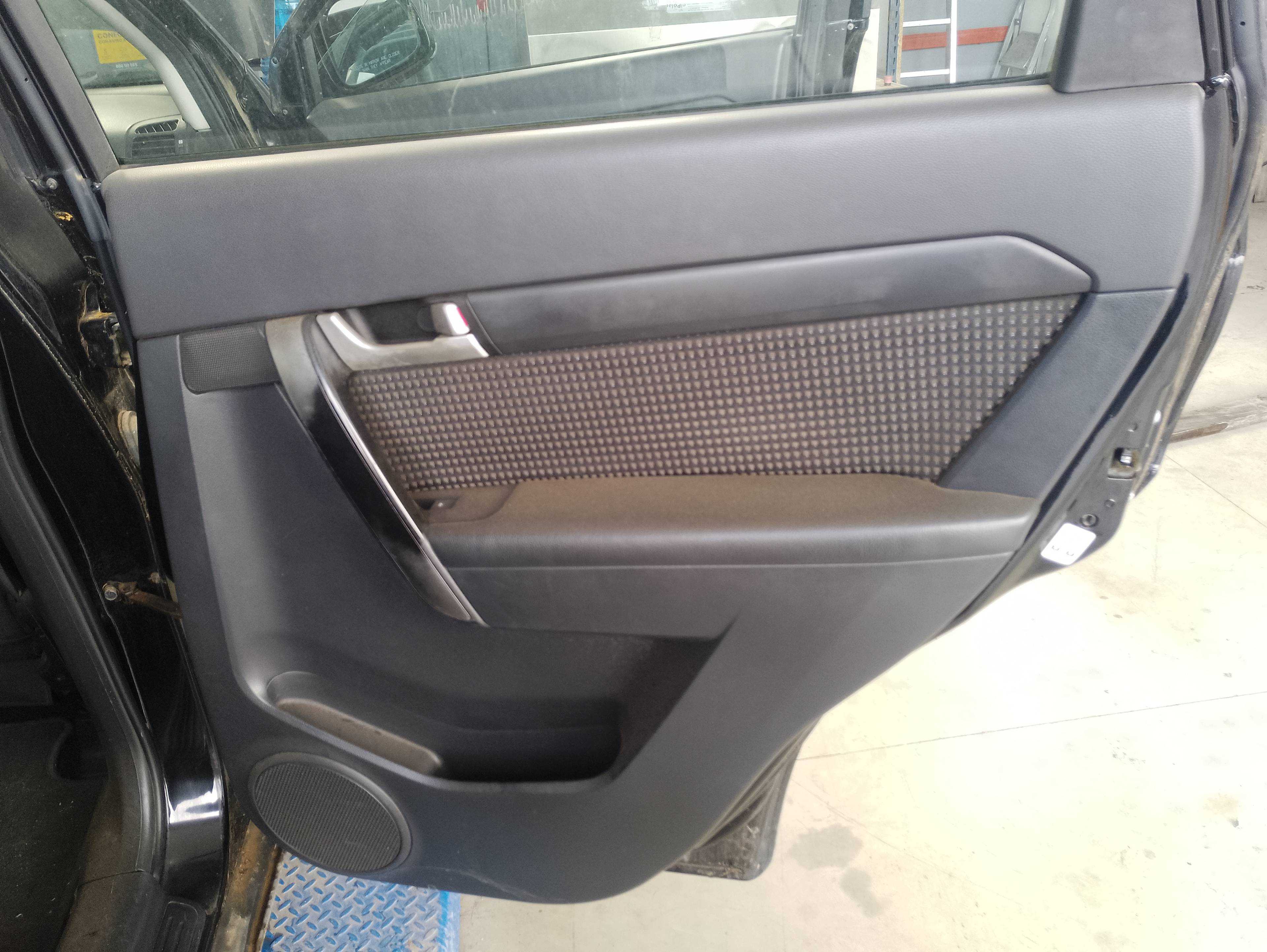 Recambio de guarnecido puerta trasera derecha para chevrolet captiva referencia OEM IAM   