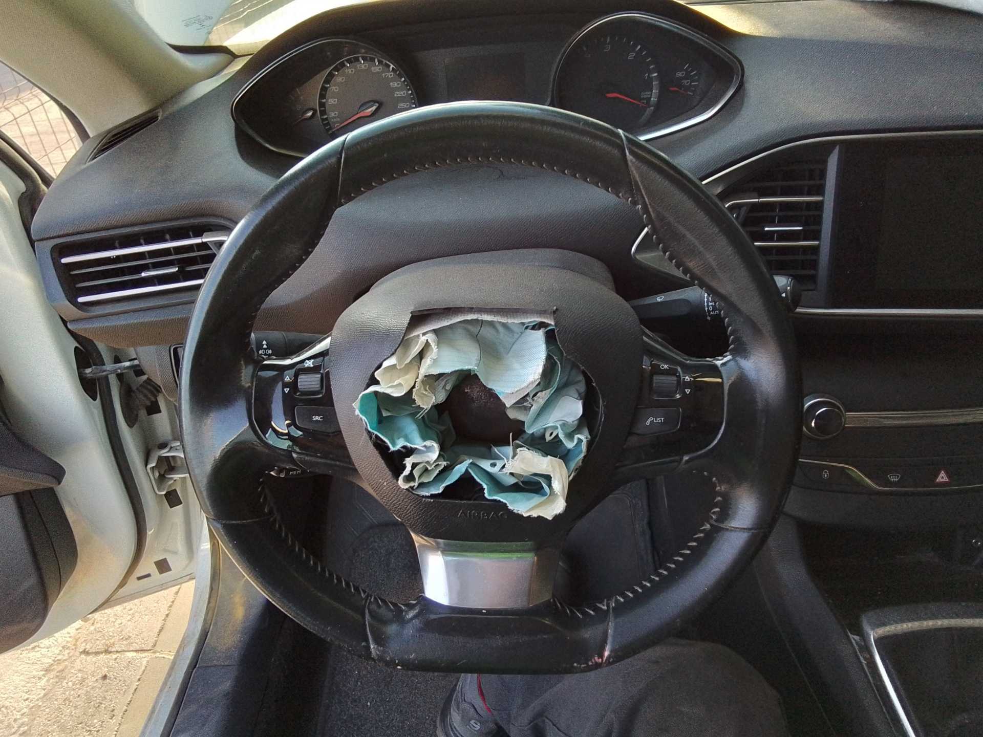Recambio de volante para peugeot 308 active referencia OEM IAM   