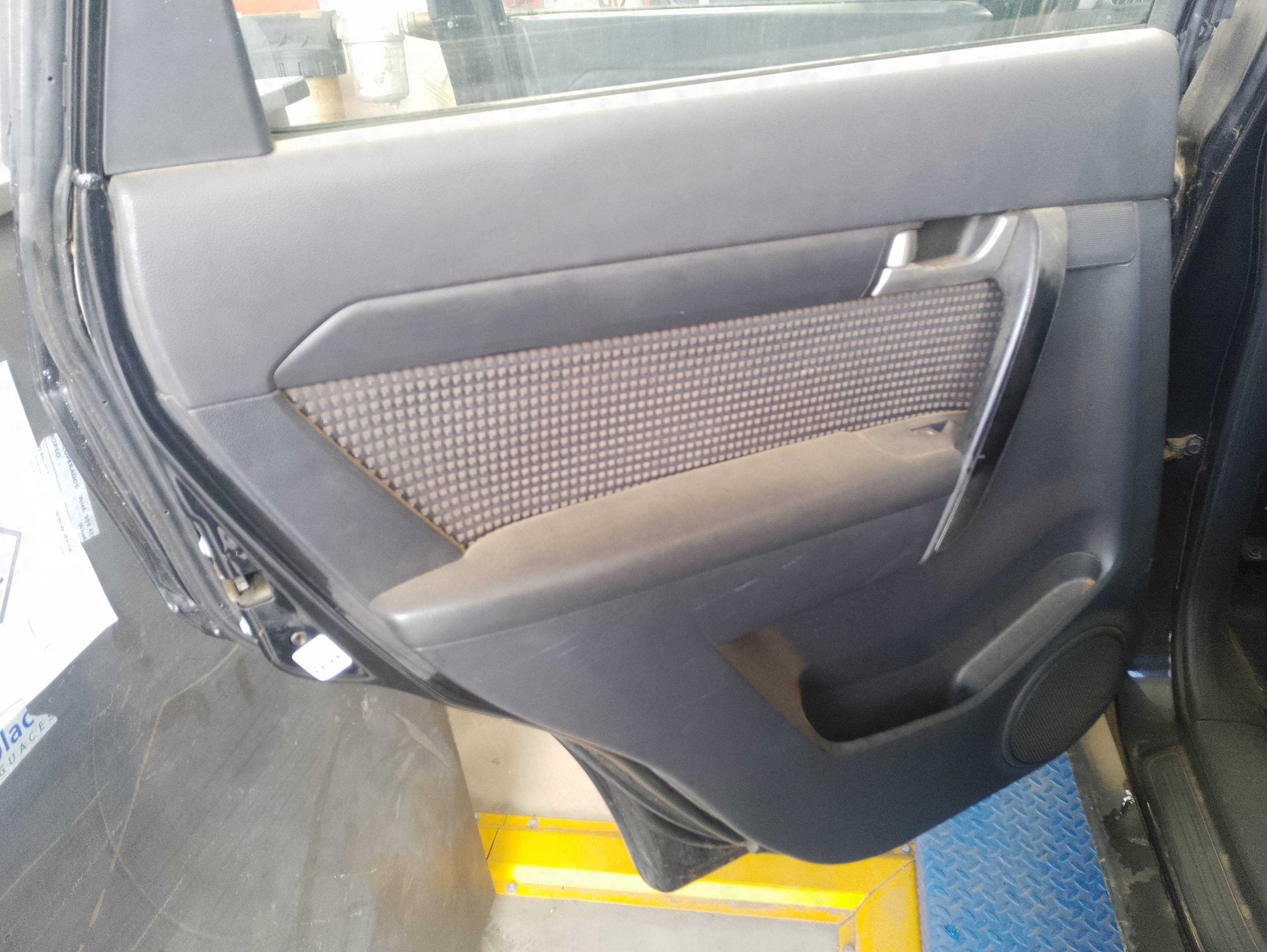 Recambio de guarnecido puerta trasera izquierda para chevrolet captiva referencia OEM IAM   