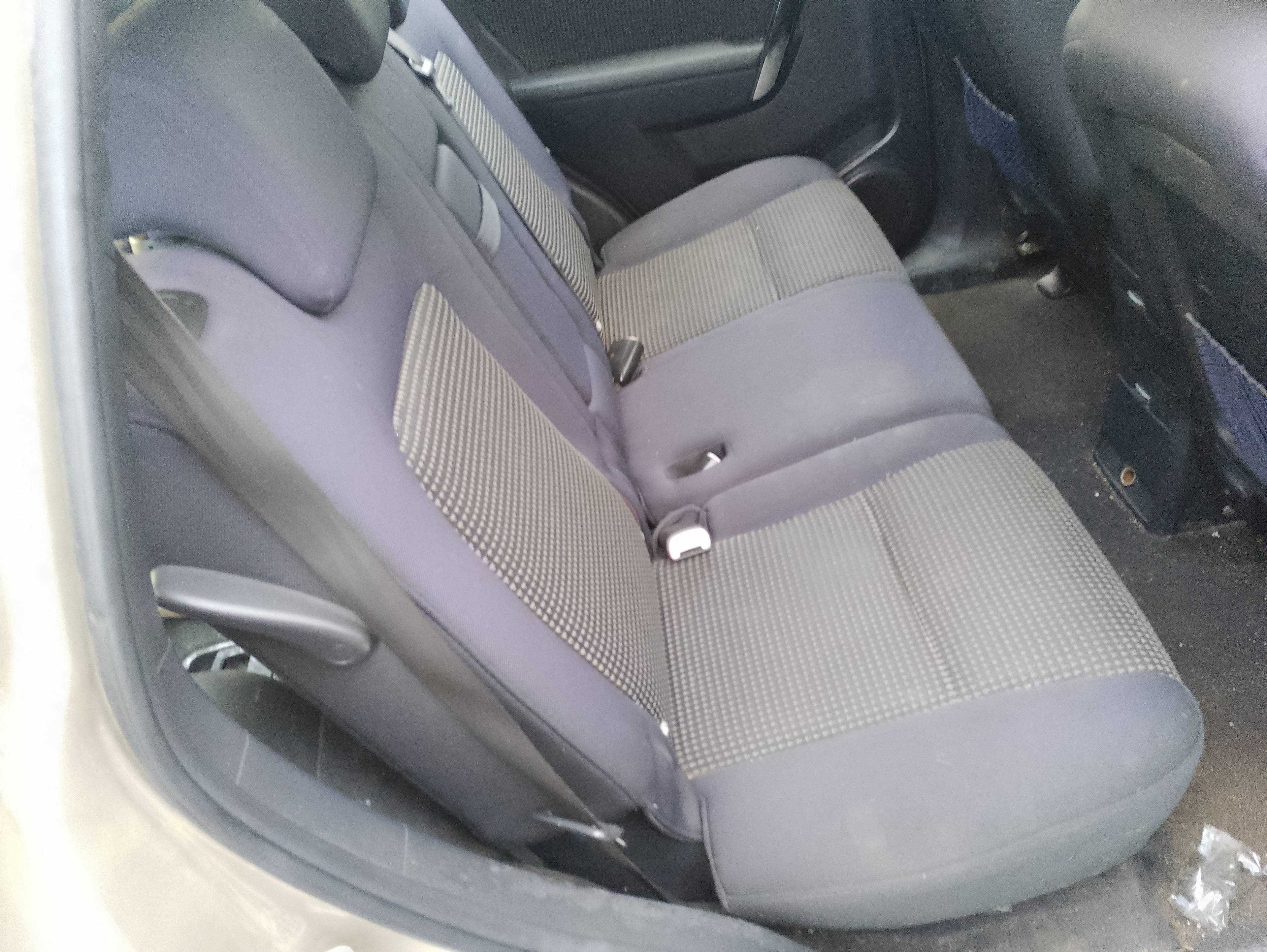 Recambio de asientos traseros para chevrolet captiva 2.0 vcdi ls referencia OEM IAM   