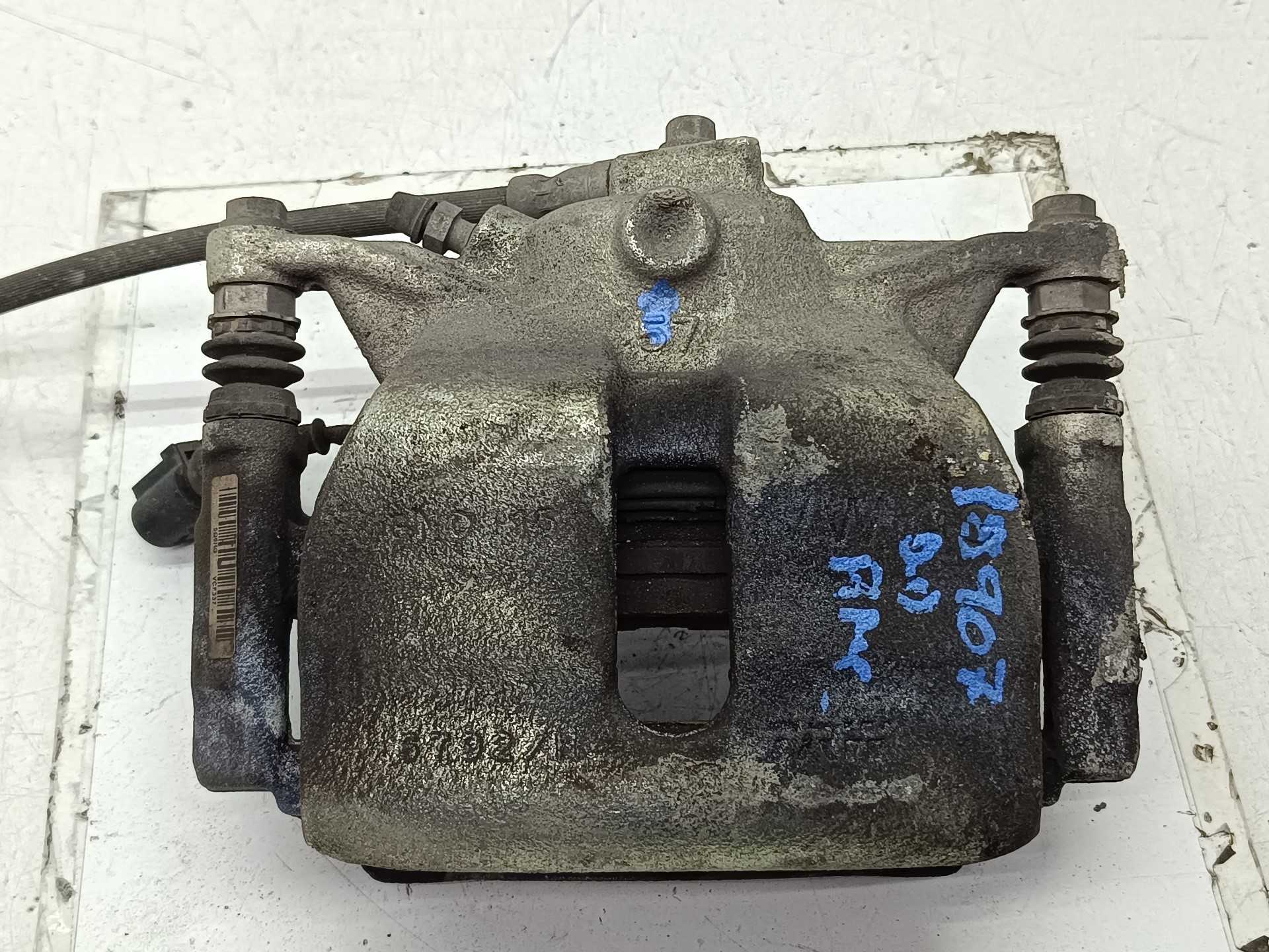 Recambio de pinza de freno delantera derecha para volkswagen t-roc (d11) basis referencia OEM IAM 679211 8V0615124 