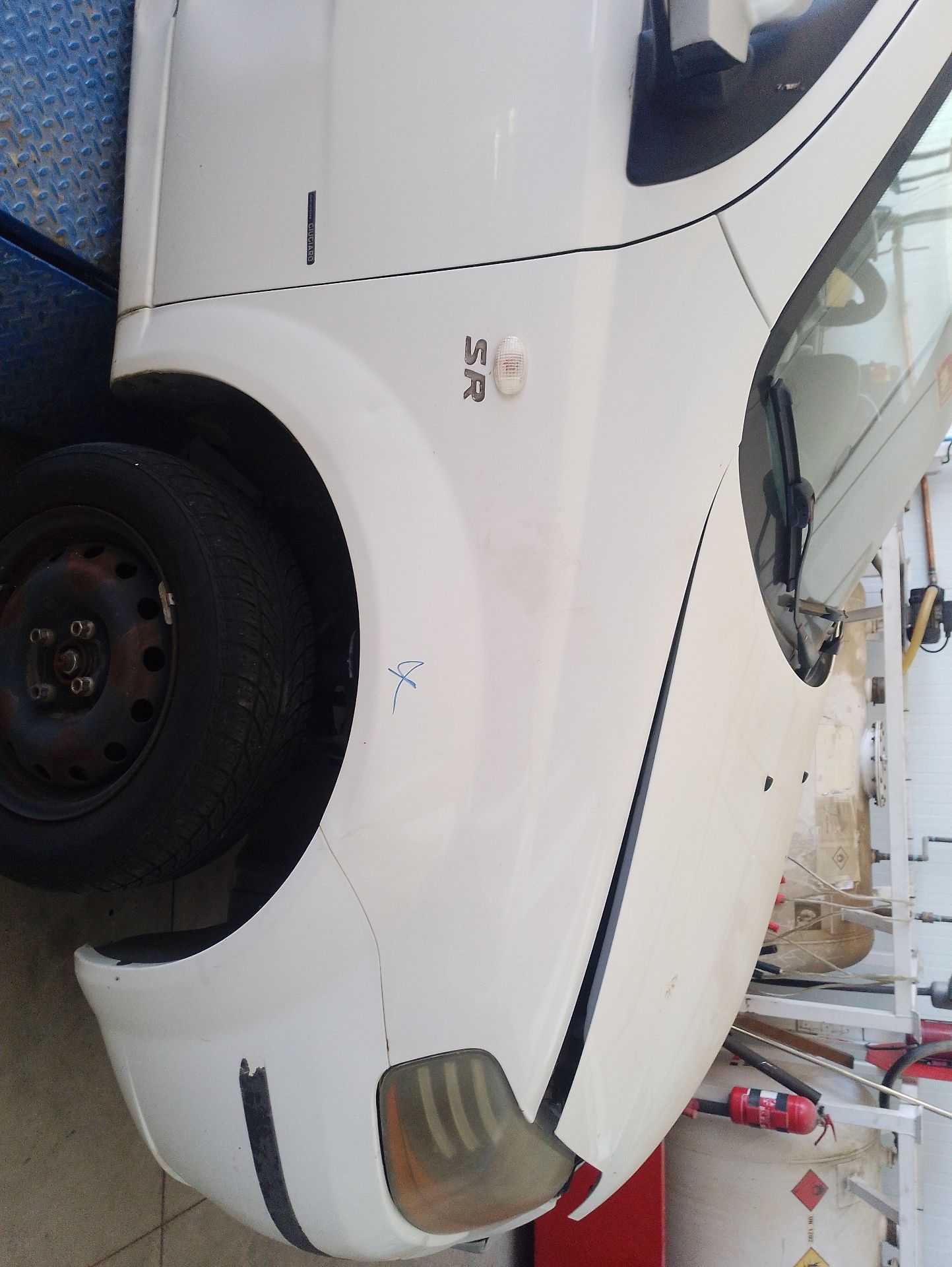 Recambio de aleta delantera derecha para chevrolet aveo / kalos sedán (t250, t255) 1.4 referencia OEM IAM 95198280  
