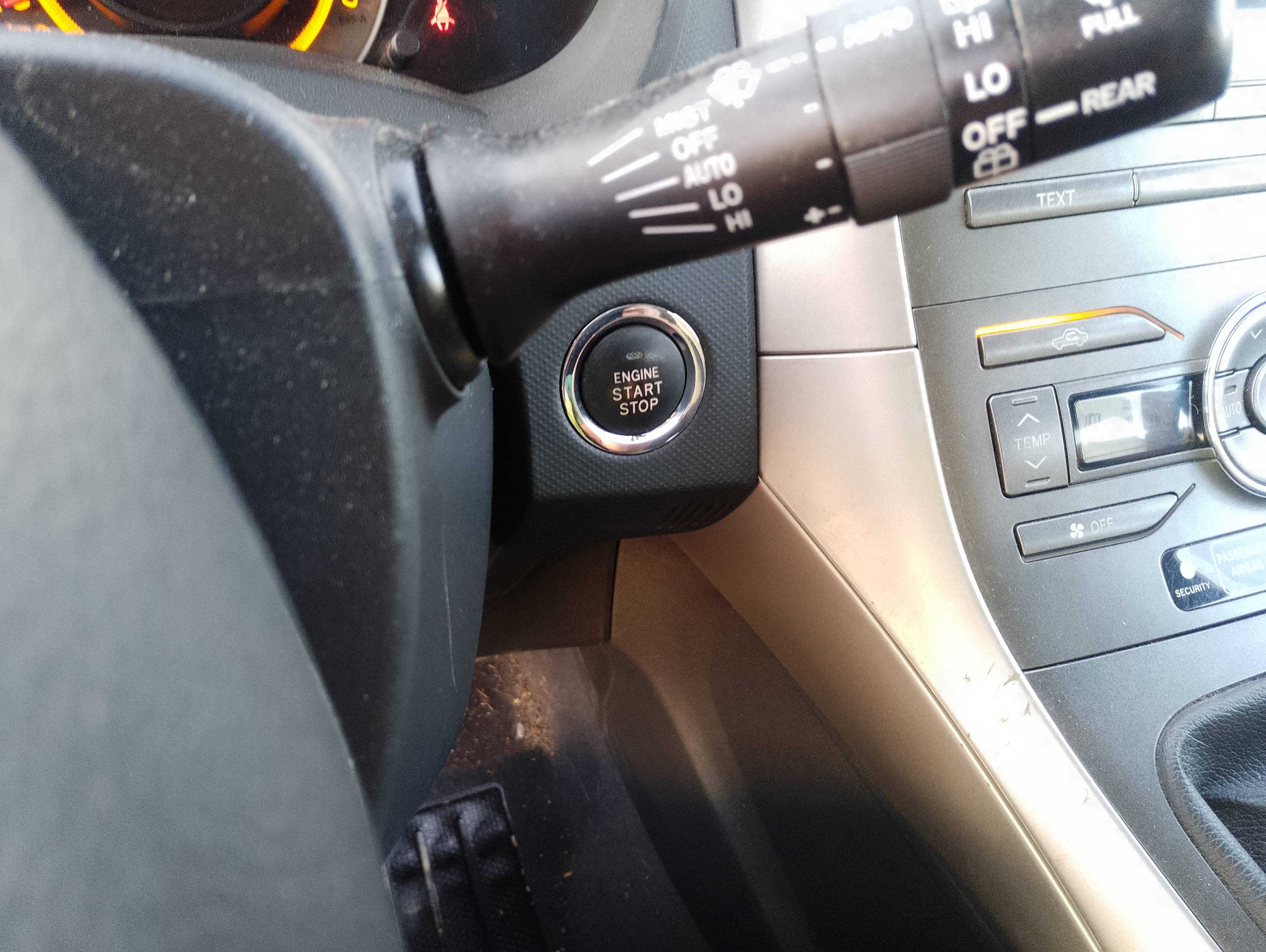 Recambio de mando limpia para toyota auris luna referencia OEM IAM   