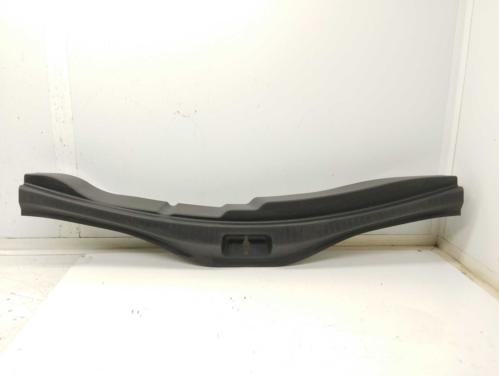 Recambio de molduras traseras para renault scenic iv black edition referencia OEM IAM 849206563R  
