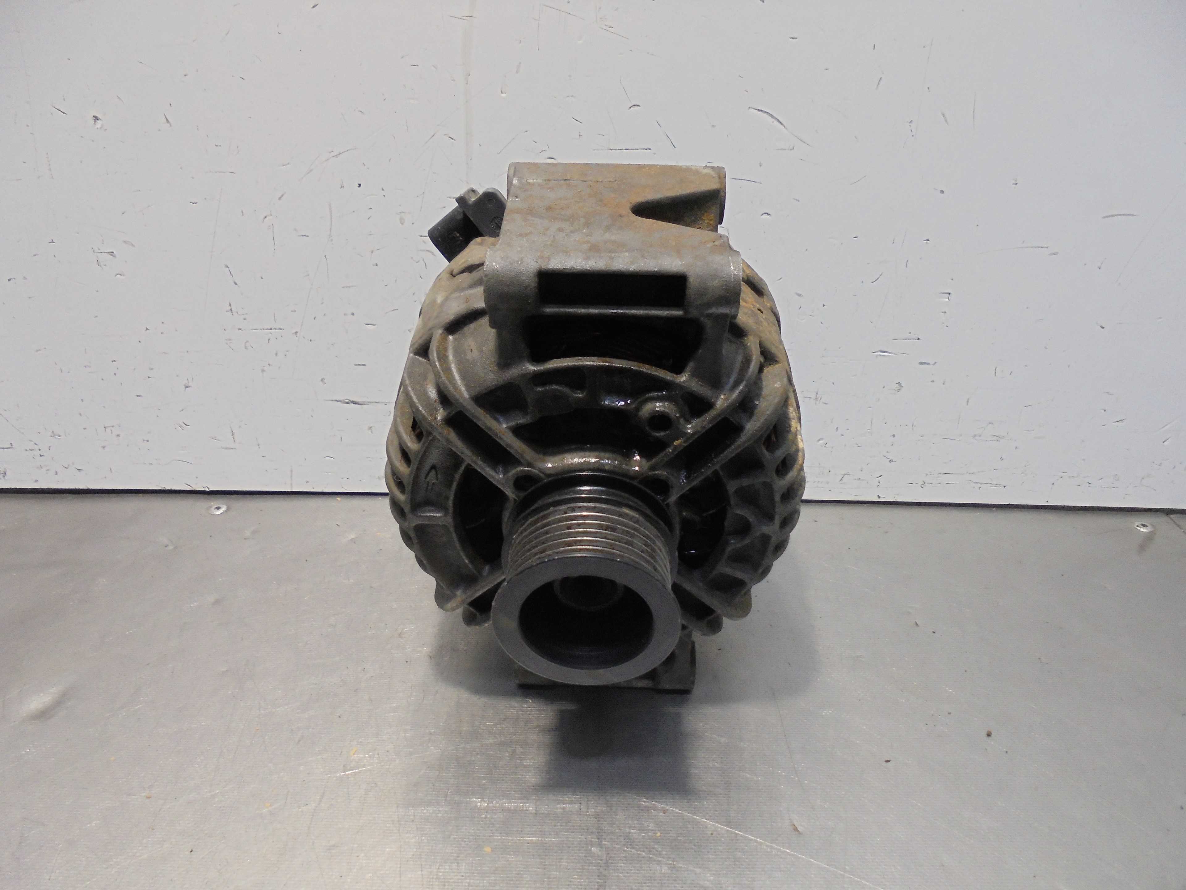 Recambio de alternador para mercedes-benz clase cls (w219) 350 cgi (219.357) referencia OEM IAM A2721540002 BOSCH 