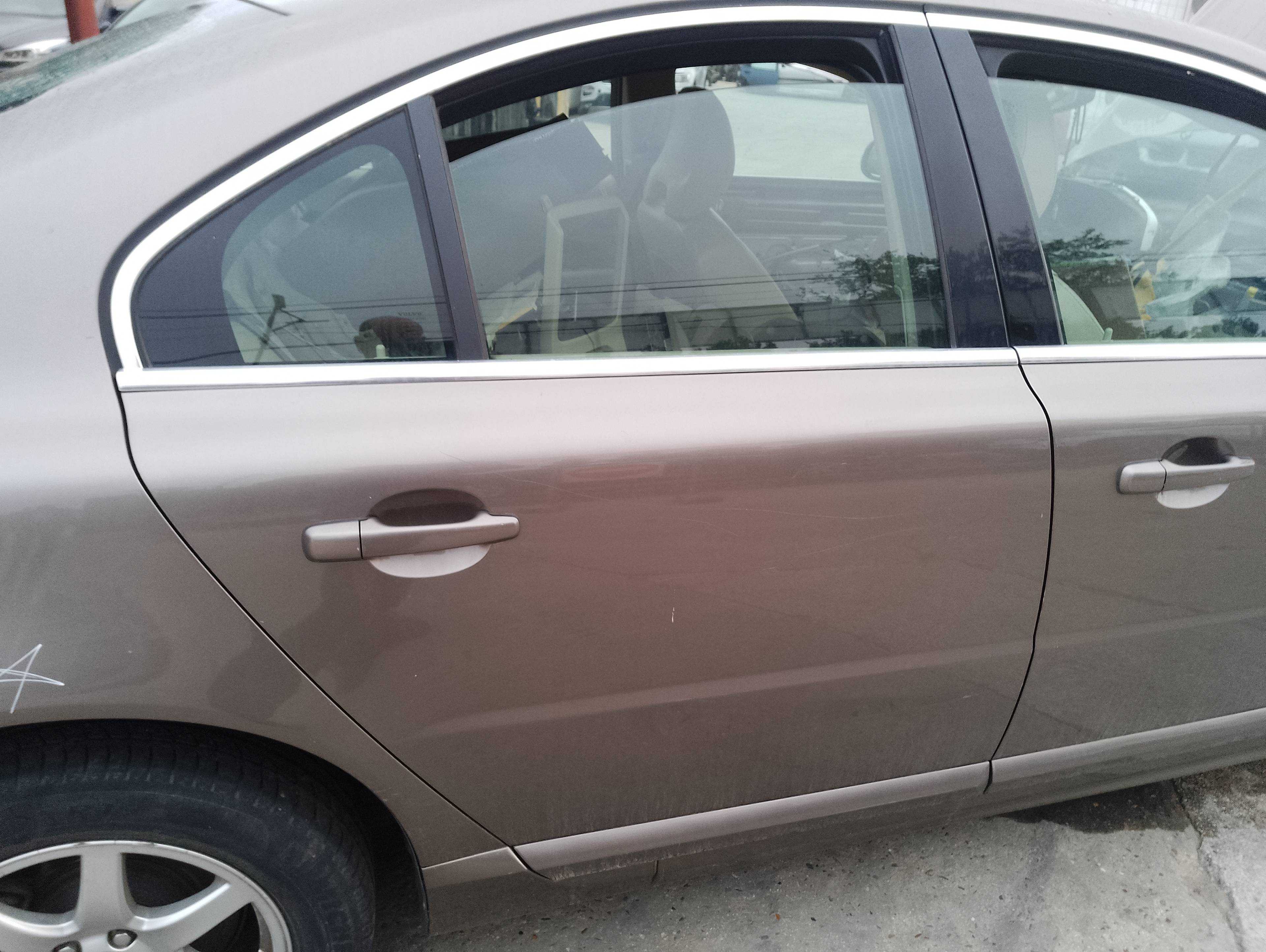 Recambio de puerta trasera derecha para volvo s80 berlina 2.4 d referencia OEM IAM   