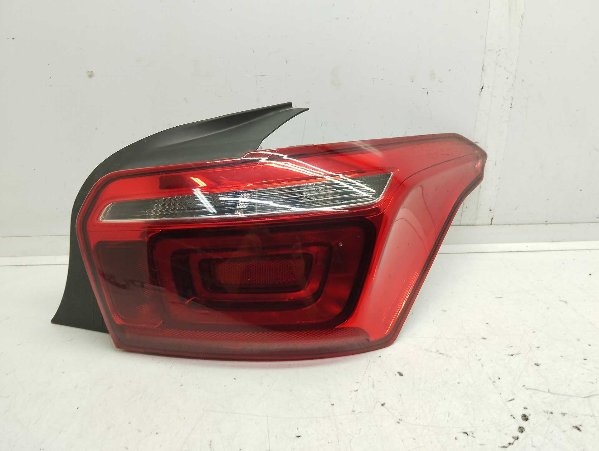 Recambio de piloto trasero derecho para citroën c-elysée feel referencia OEM IAM 9818810280 90121241 VALEO